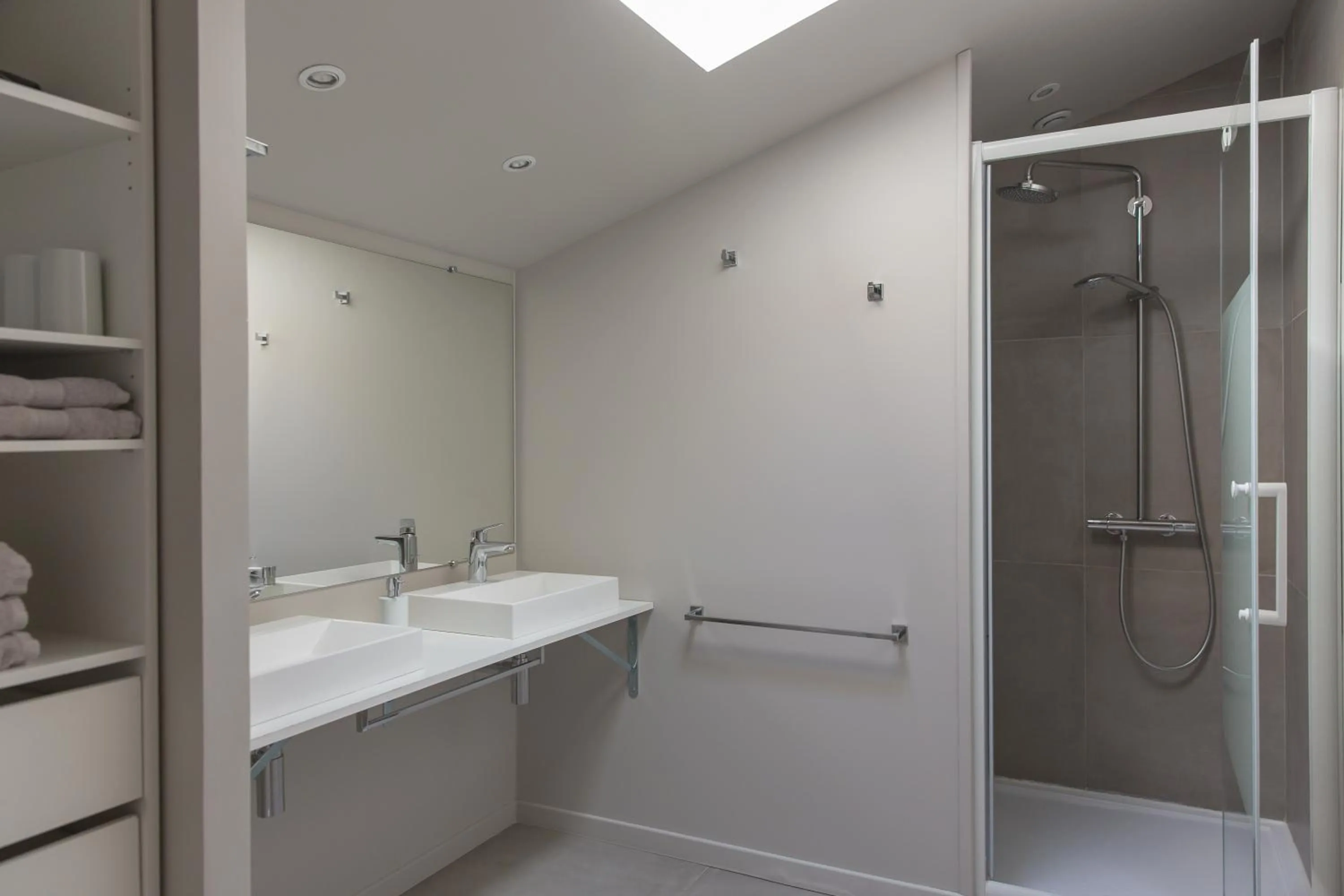 Shower in Le Mas des Alexandrins