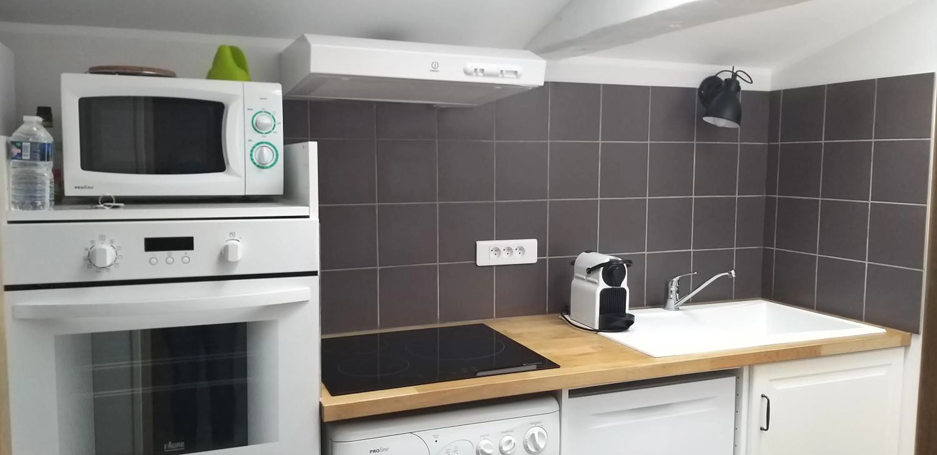 Kitchen or kitchenette in Le Mas des Alexandrins