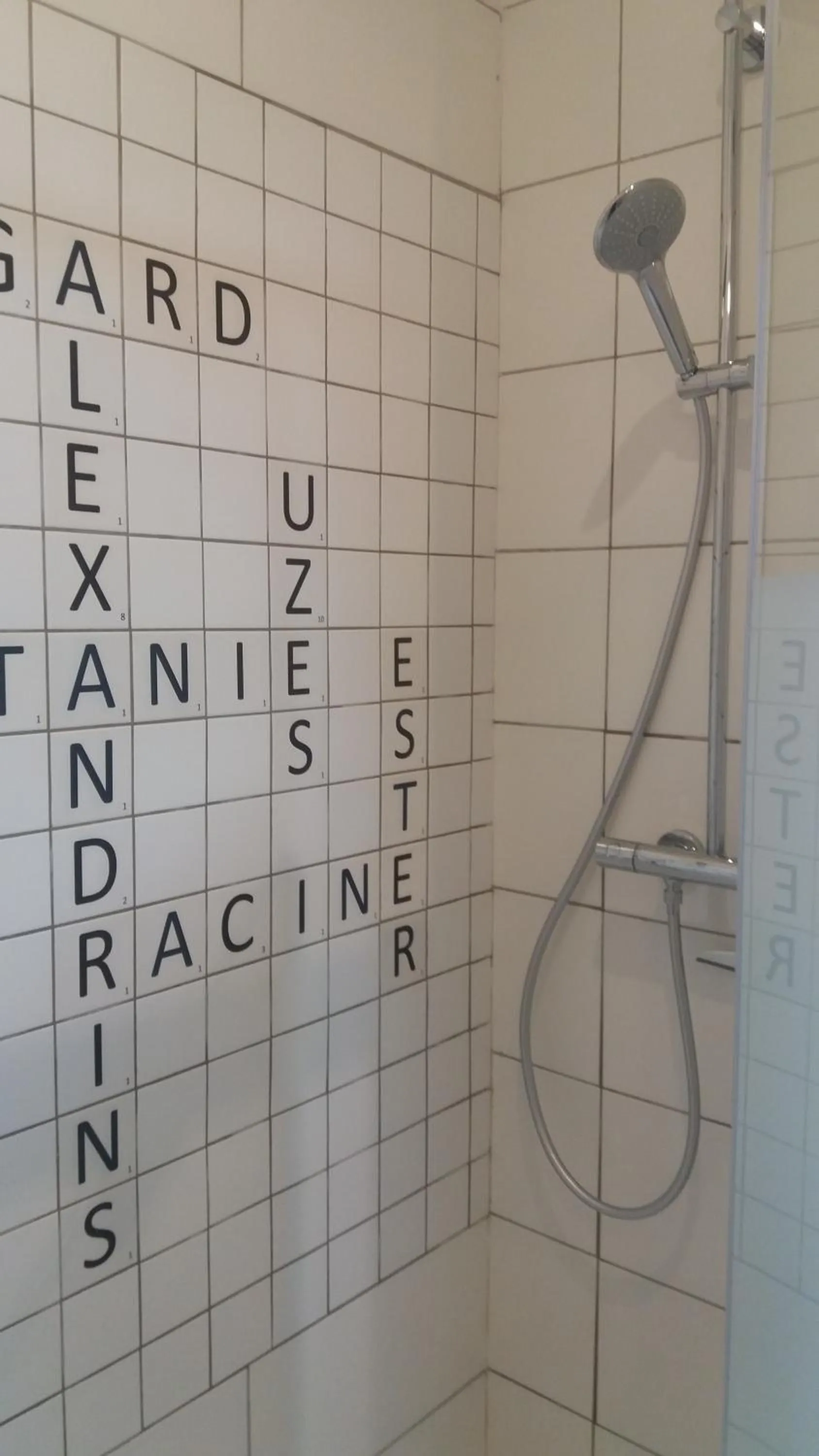 Shower in Le Mas des Alexandrins