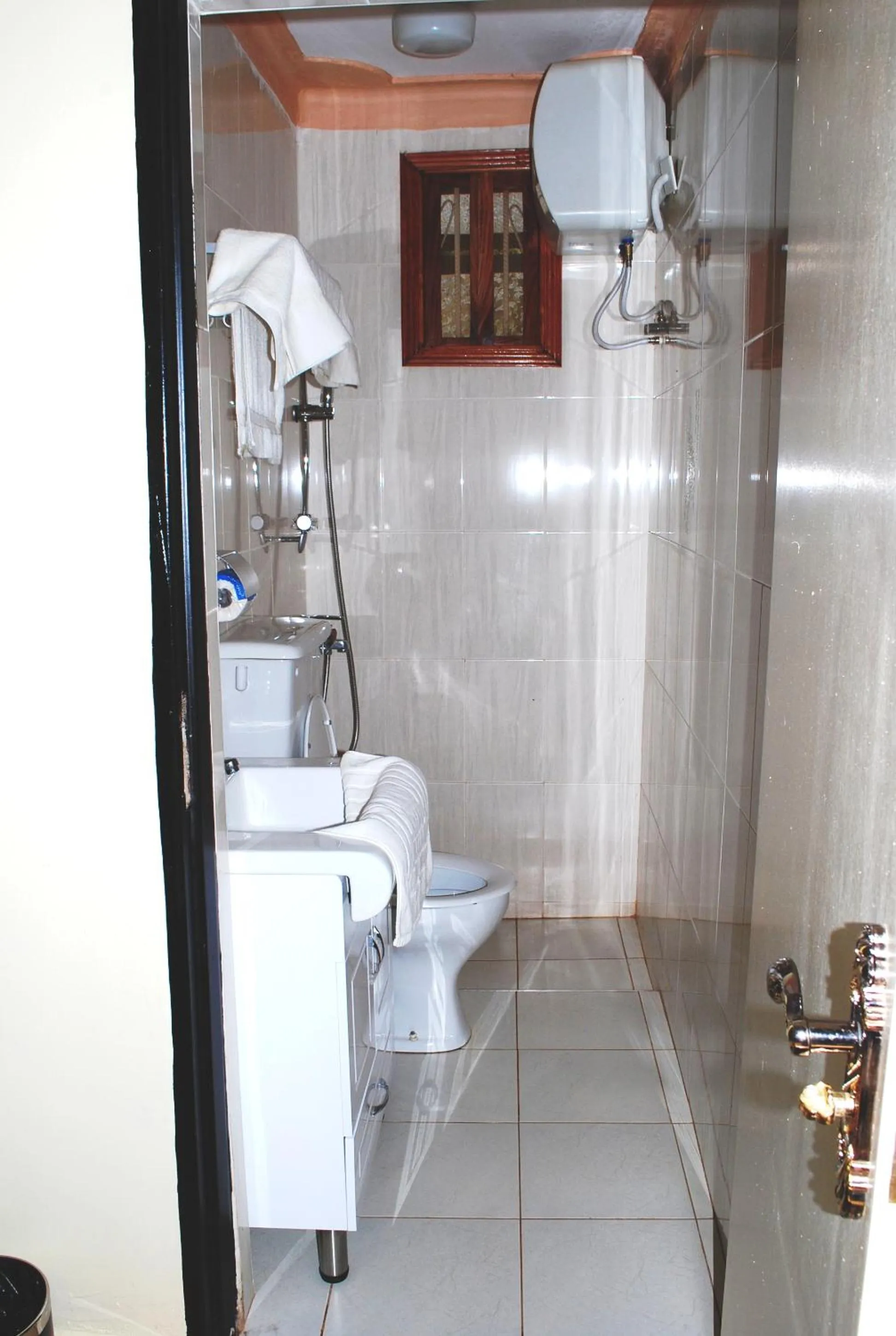 Bathroom in Dich Comfort Hotel - Main Branch