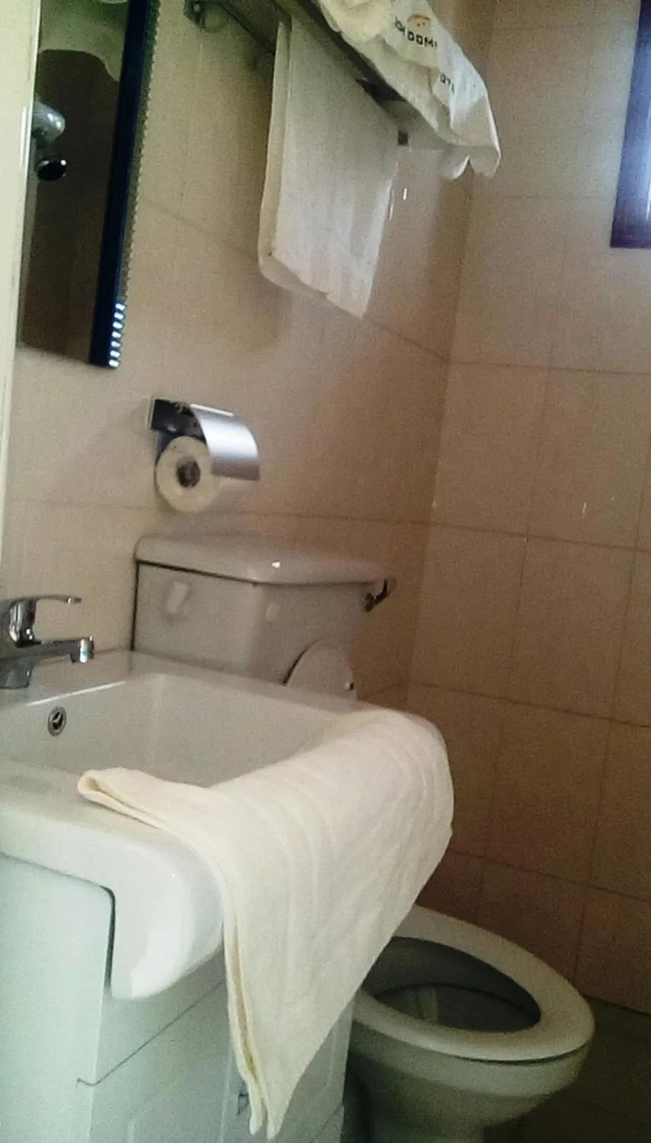Bathroom in Dich Comfort Hotel - Main Branch