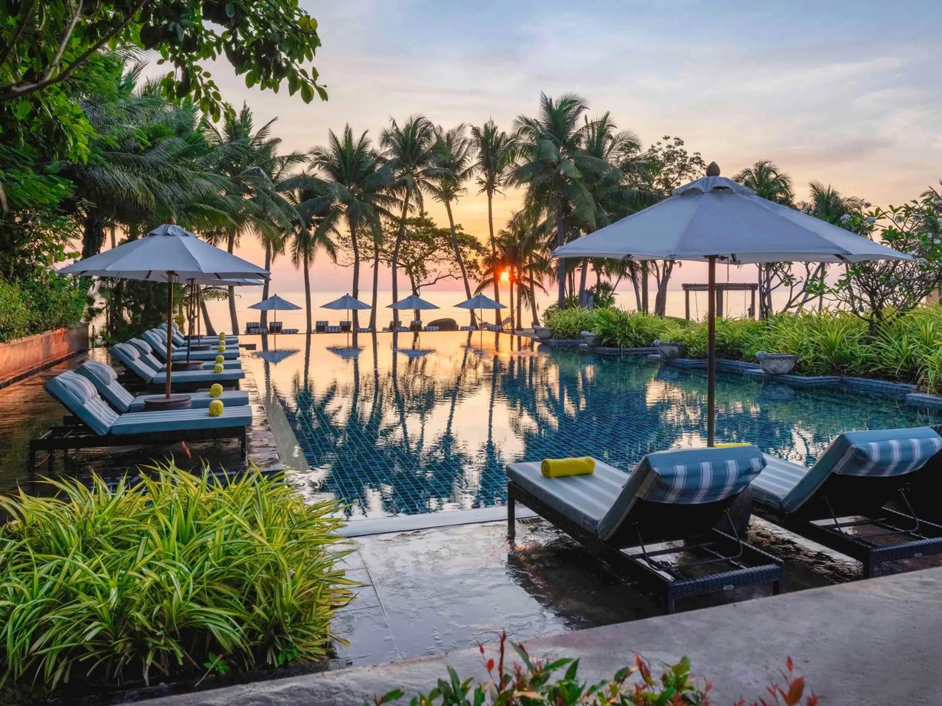 Pool view in Mövenpick Asara Resort & Spa Hua Hin Pool view in Mövenpick Asara Resort & Spa Hua Hin