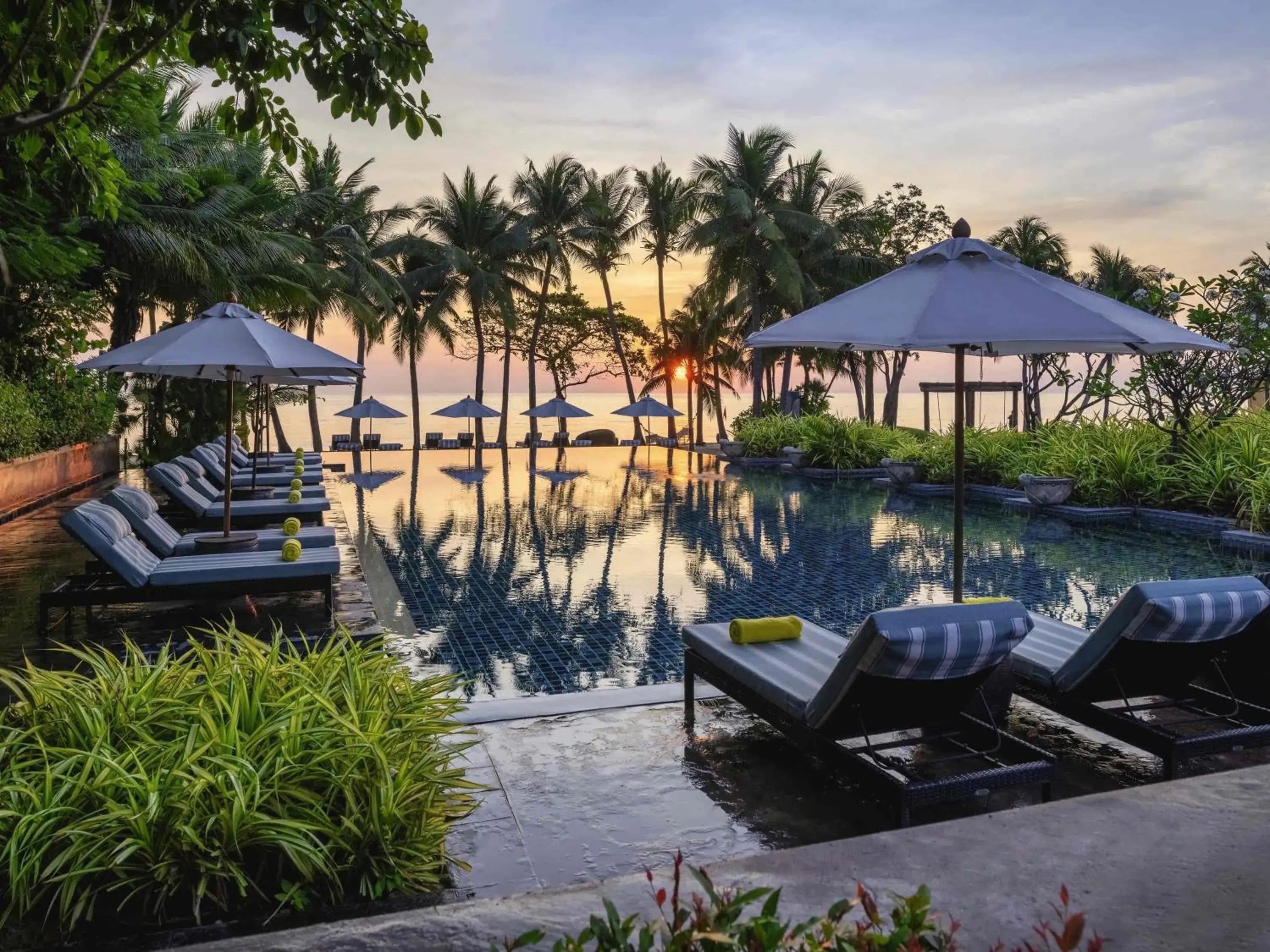 Pool view in Mövenpick Asara Resort & Spa Hua Hin Pool view in Mövenpick Asara Resort & Spa Hua Hin