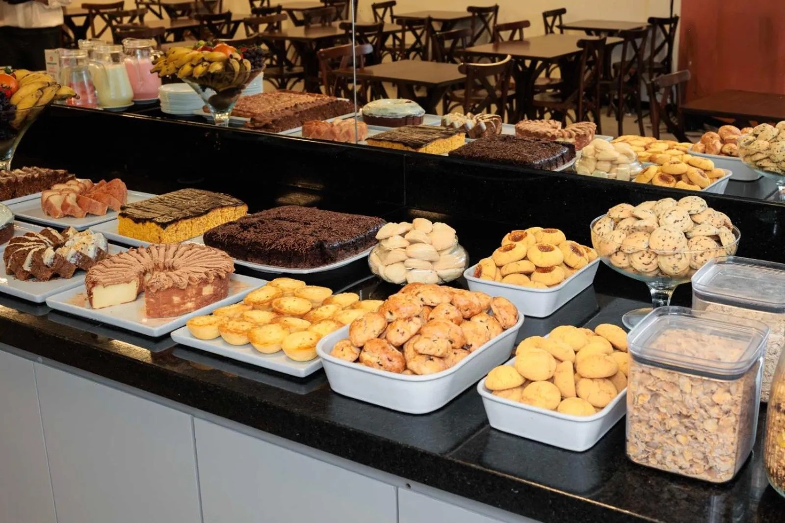 Buffet breakfast in Hotel Évora by Rede Sagres