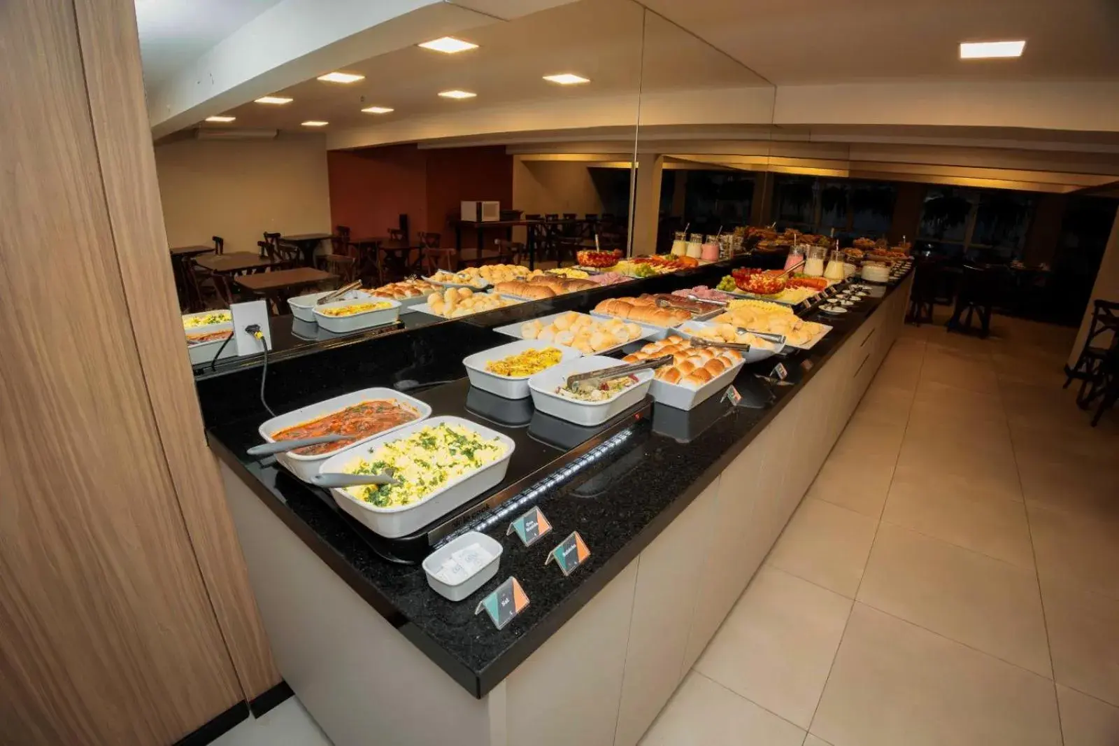 Buffet breakfast in Hotel Évora by Rede Sagres Buffet breakfast in Hotel Évora by Rede Sagres