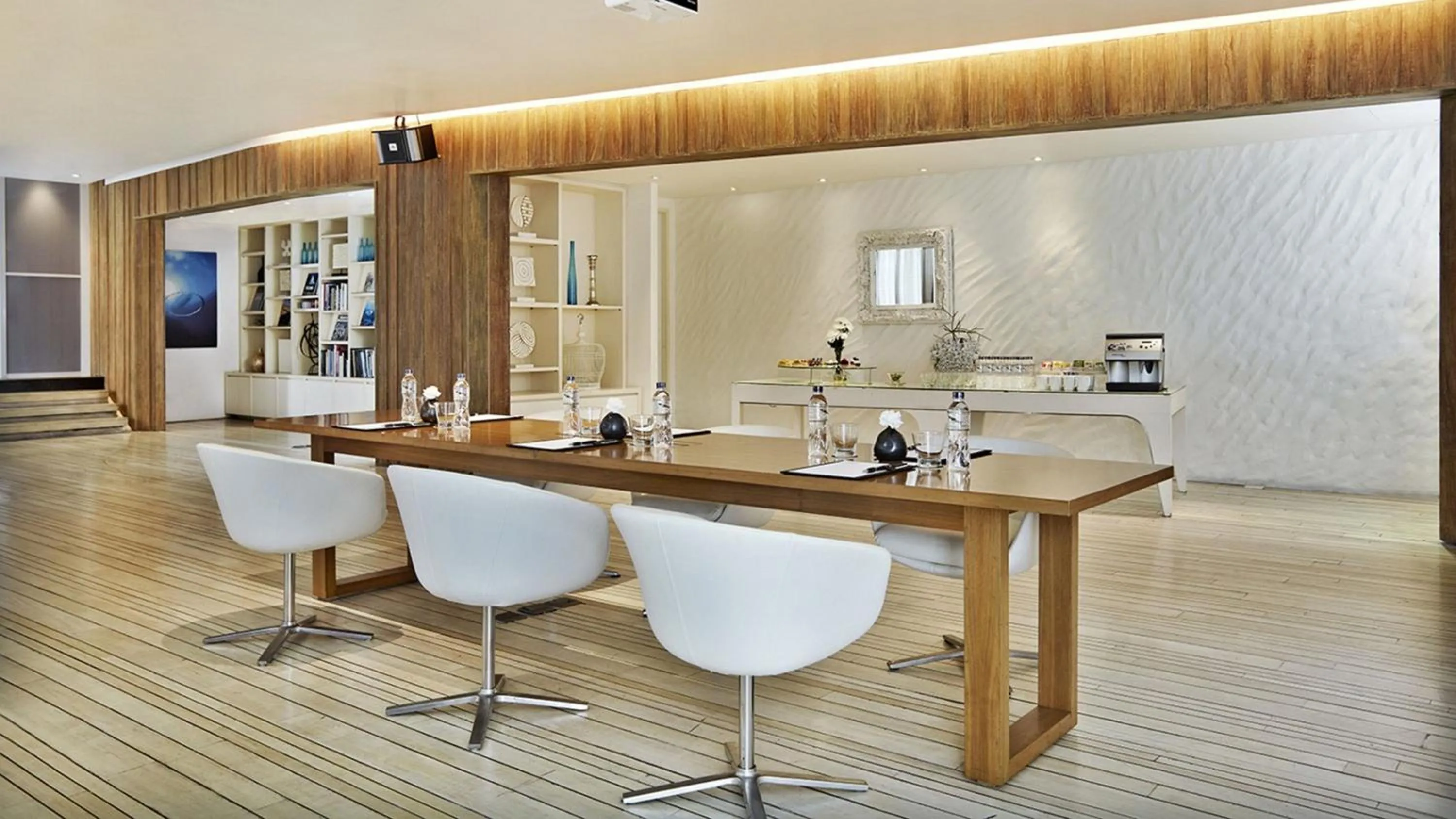 Lounge or bar in Hotel Baraquda Heeton Pattaya by Compass Hospitality