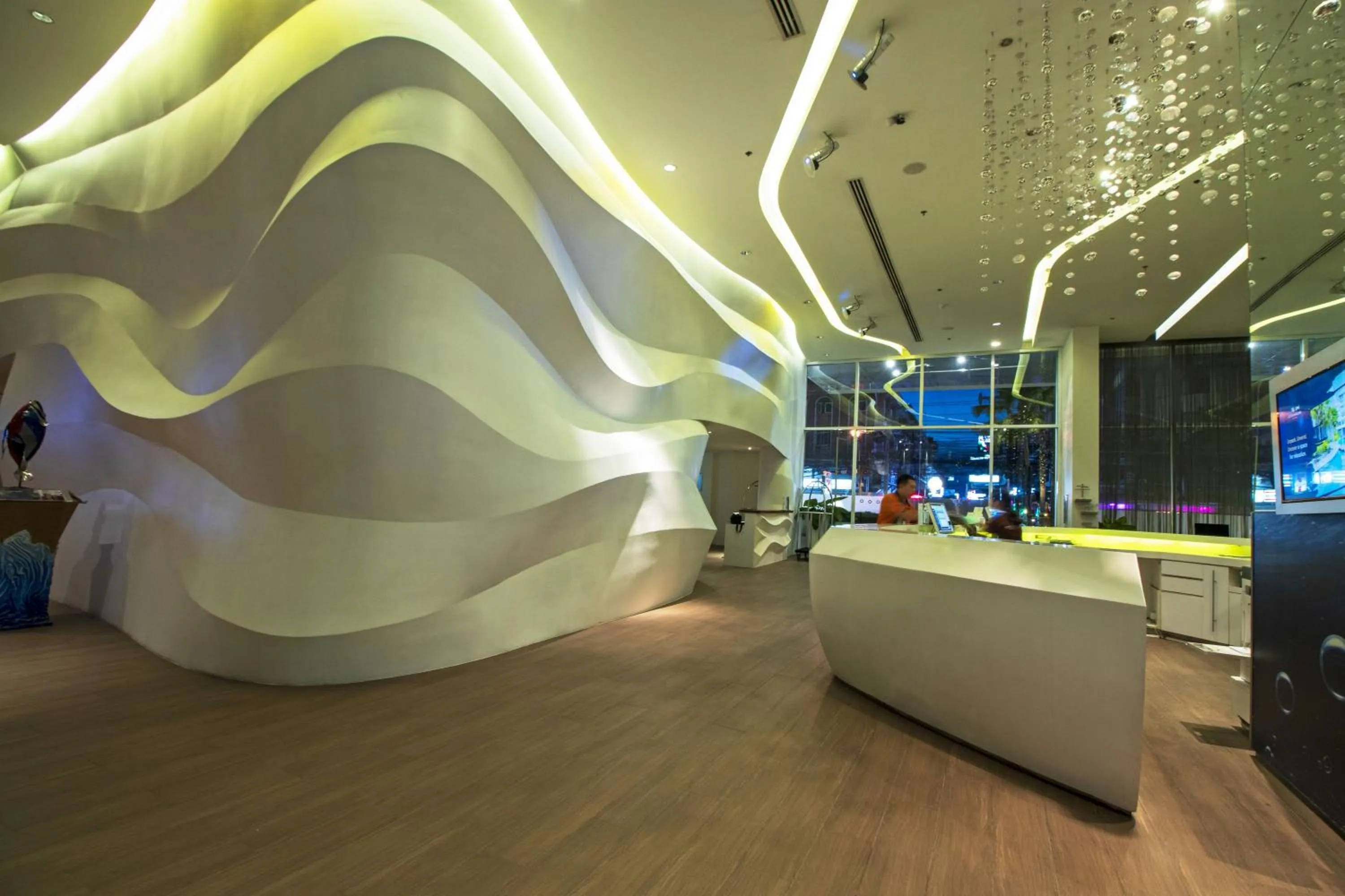 Lobby or reception in Hotel Baraquda Heeton Pattaya by Compass Hospitality