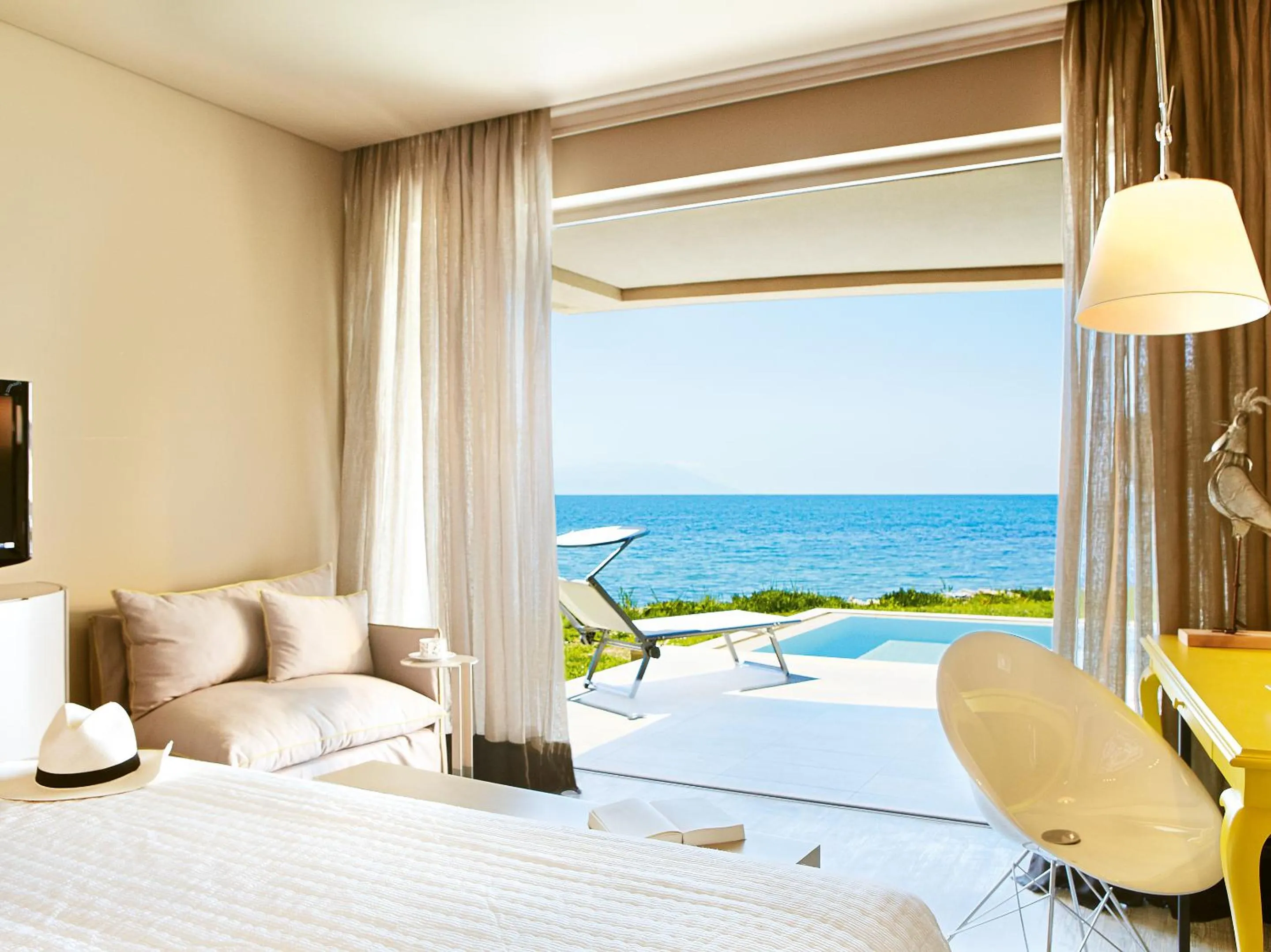 View (from property/room), Bed in Grecotel Astir Palace