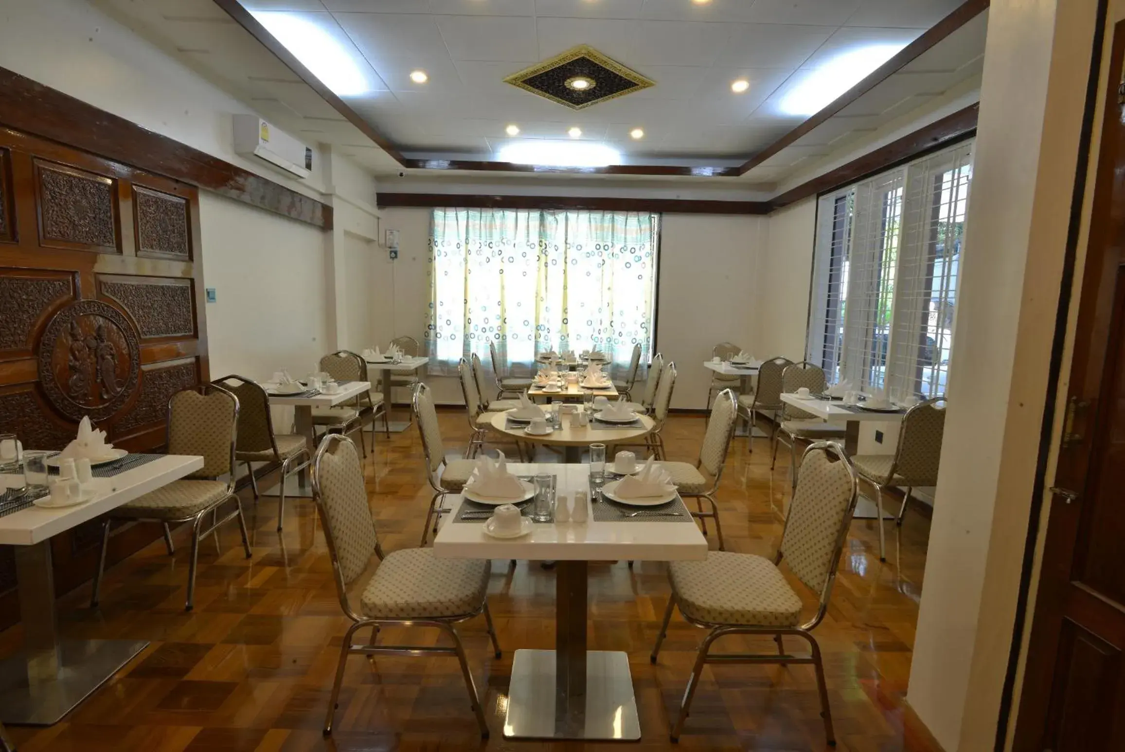 Restaurant/places to eat in Serene Valley Hotel Restaurant/places to eat in Serene Valley Hotel