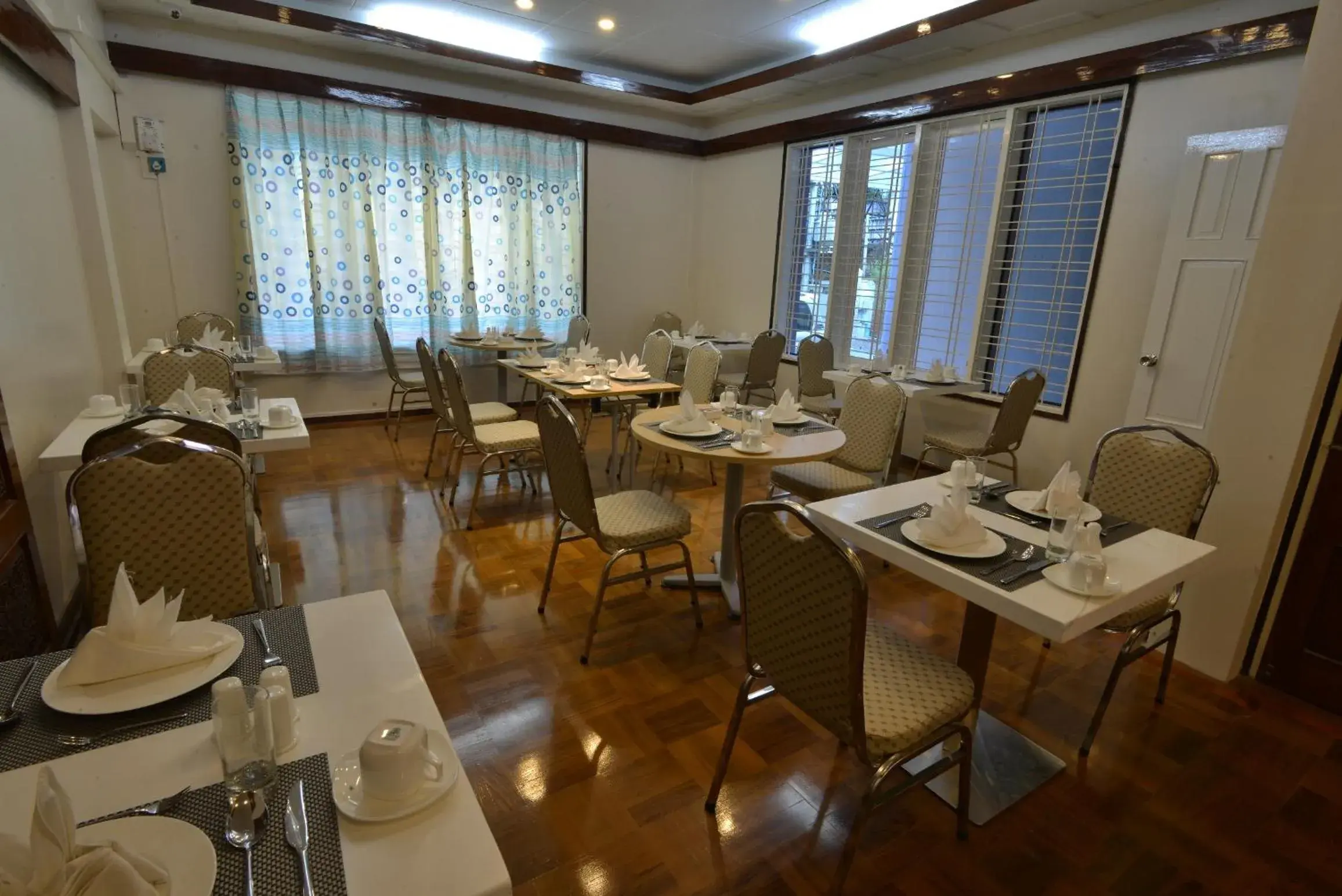 Restaurant/places to eat in Serene Valley Hotel Restaurant/places to eat in Serene Valley Hotel