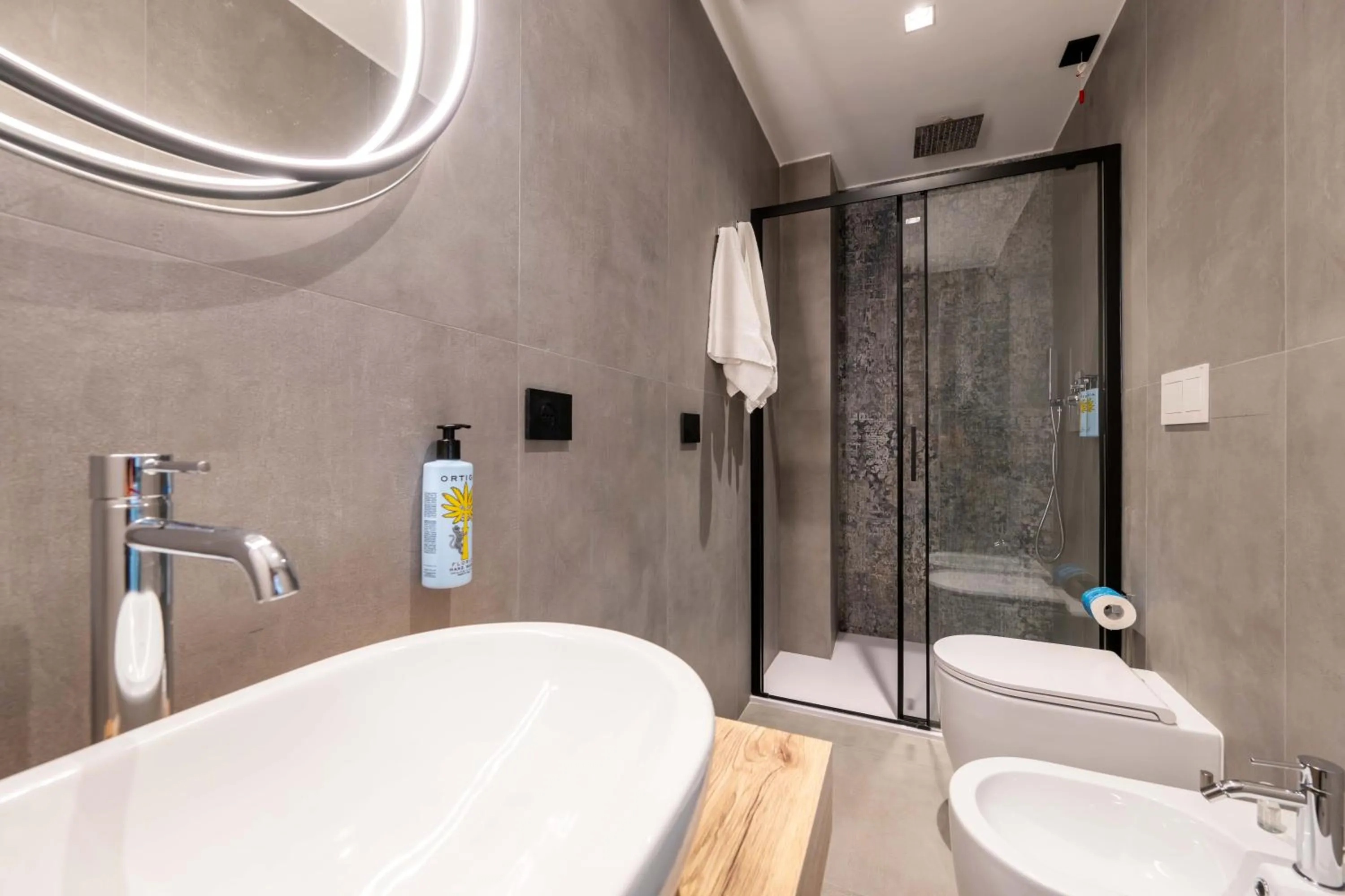 Shower in Meg Lifestyle Hotel & Apartaments