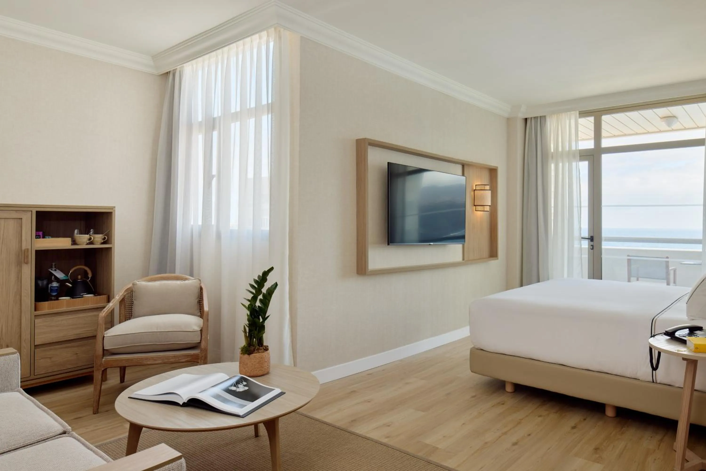 Communal lounge/ TV room, Bed in Melia Costa Atlantis Tenerife