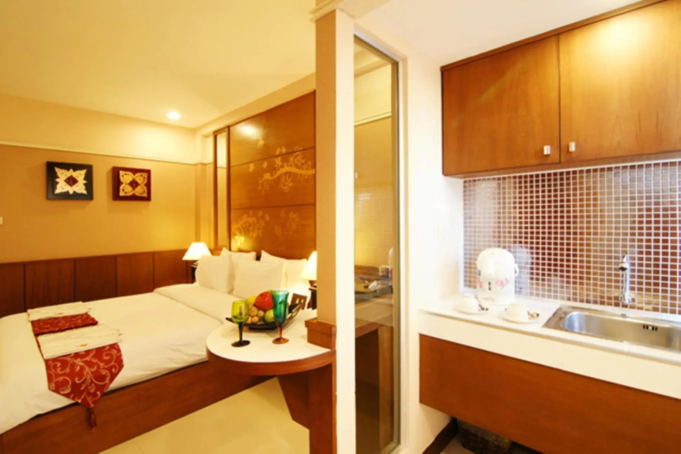Superior Queen Room with Free Round-Trip Airport Transfer in Mariya Boutique Hotel At Suvarnabhumi Airport Superior Queen Room with Free Round-Trip Airport Transfer in Mariya Boutique Hotel At Suvarnabhumi Airport