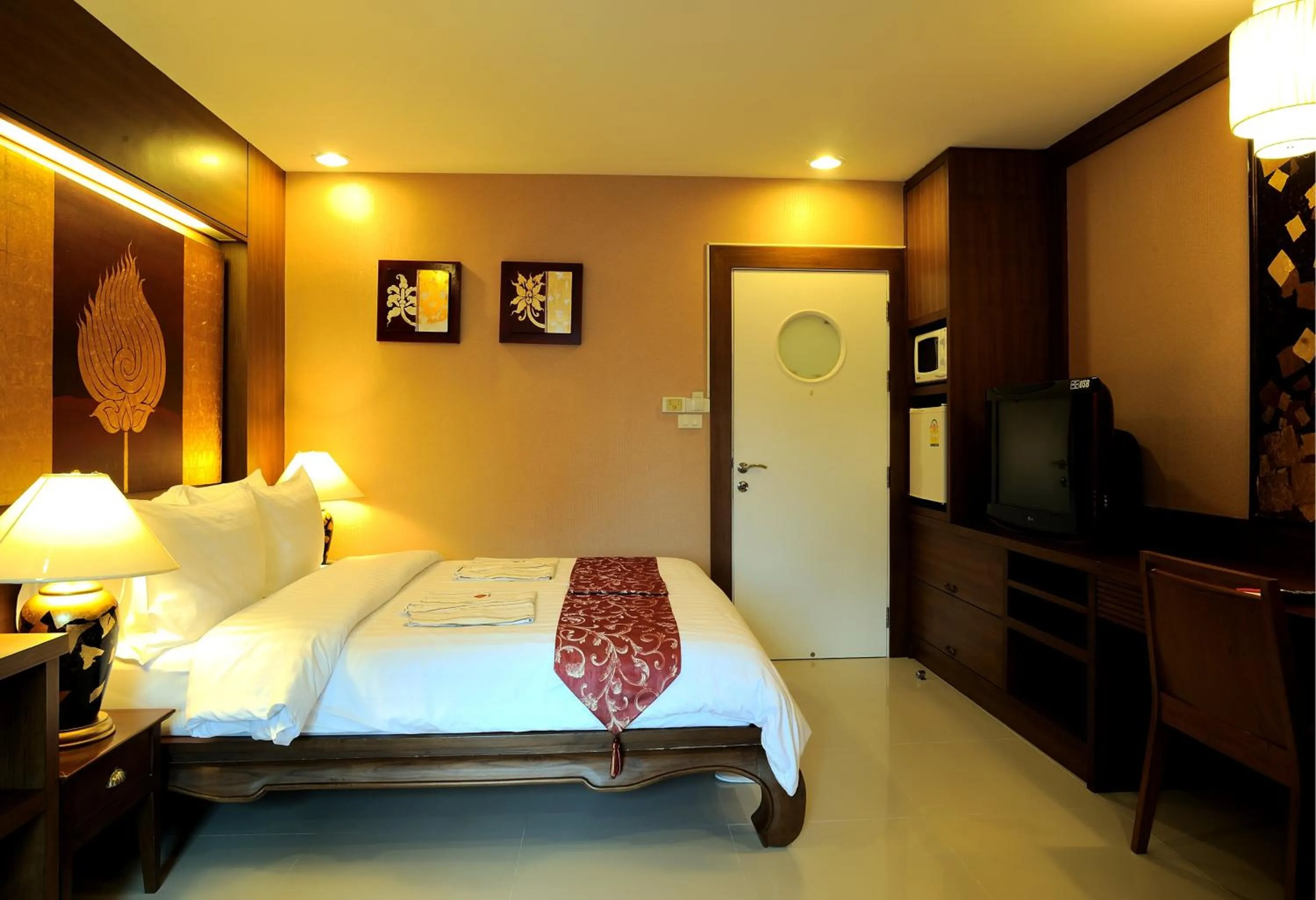 Photo of the whole room, Bed in Mariya Boutique Hotel At Suvarnabhumi Airport