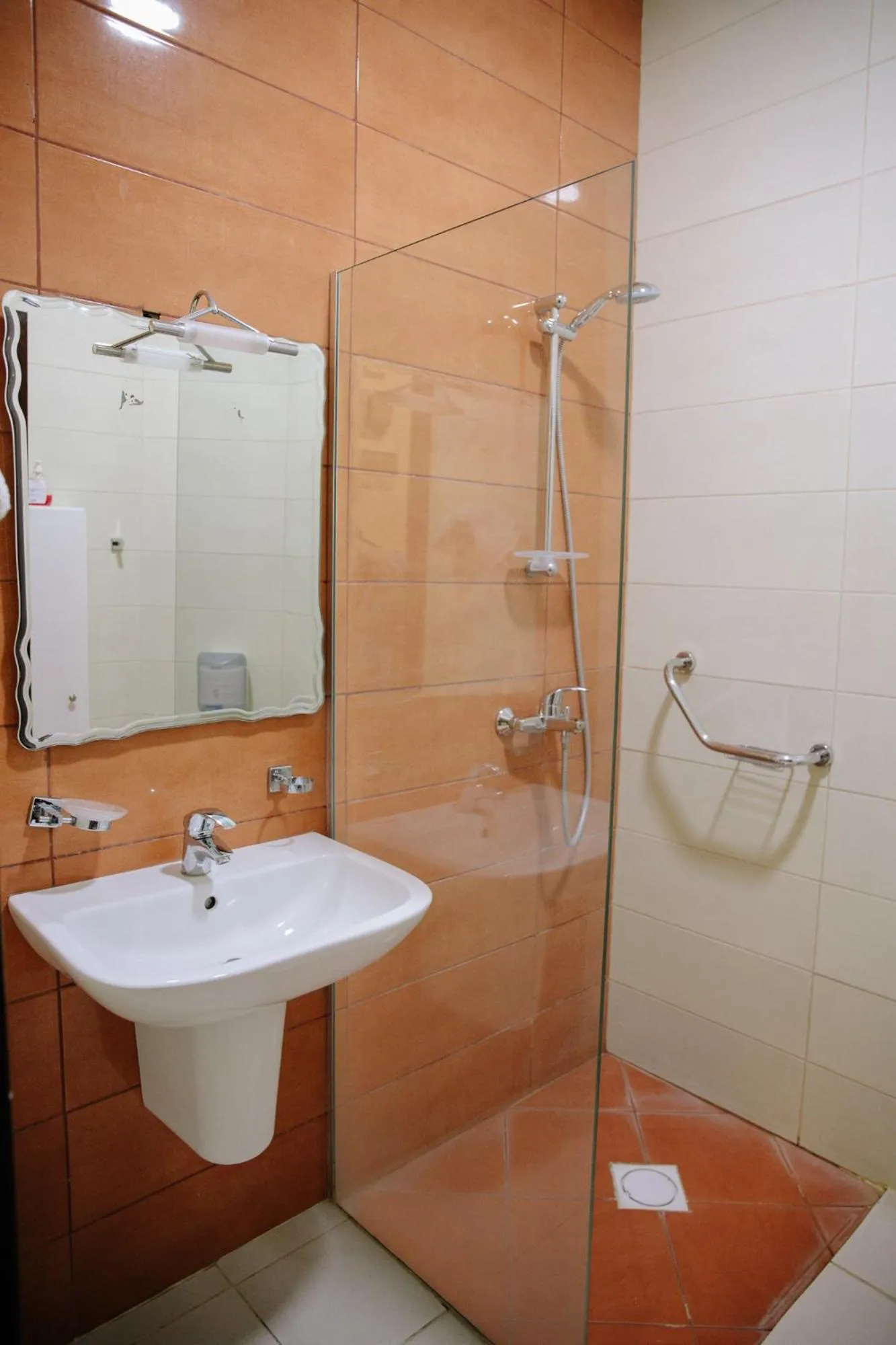 Shower in Madina Suites