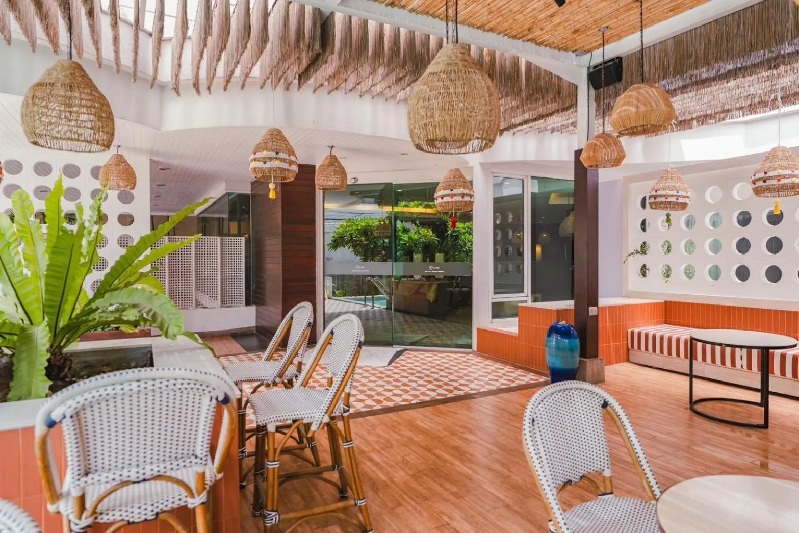 Swimming pool in A-ONE Pattaya Beach Resort