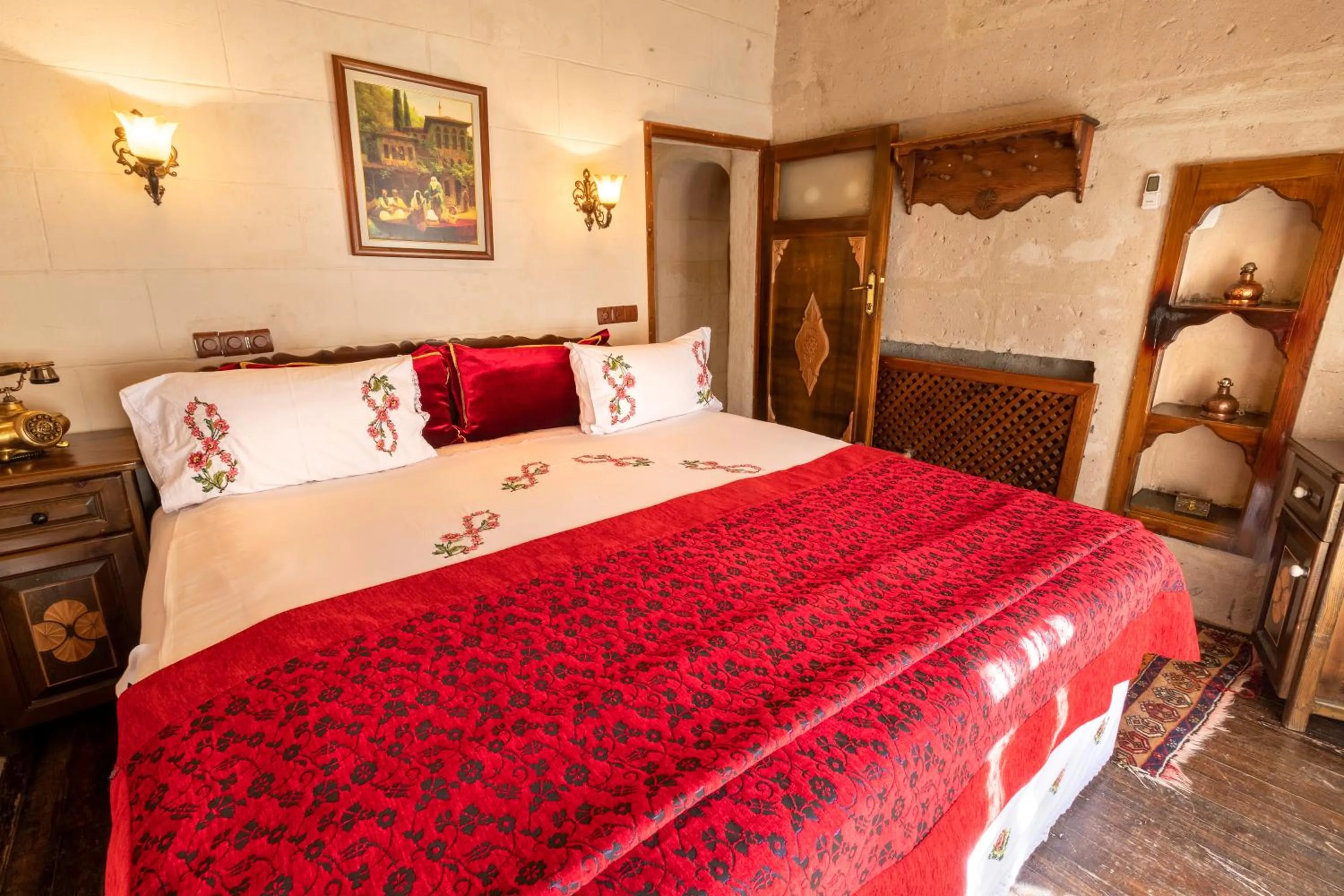Hot Tub, Bed in Cappadocia Gamirasu Cave Hotel