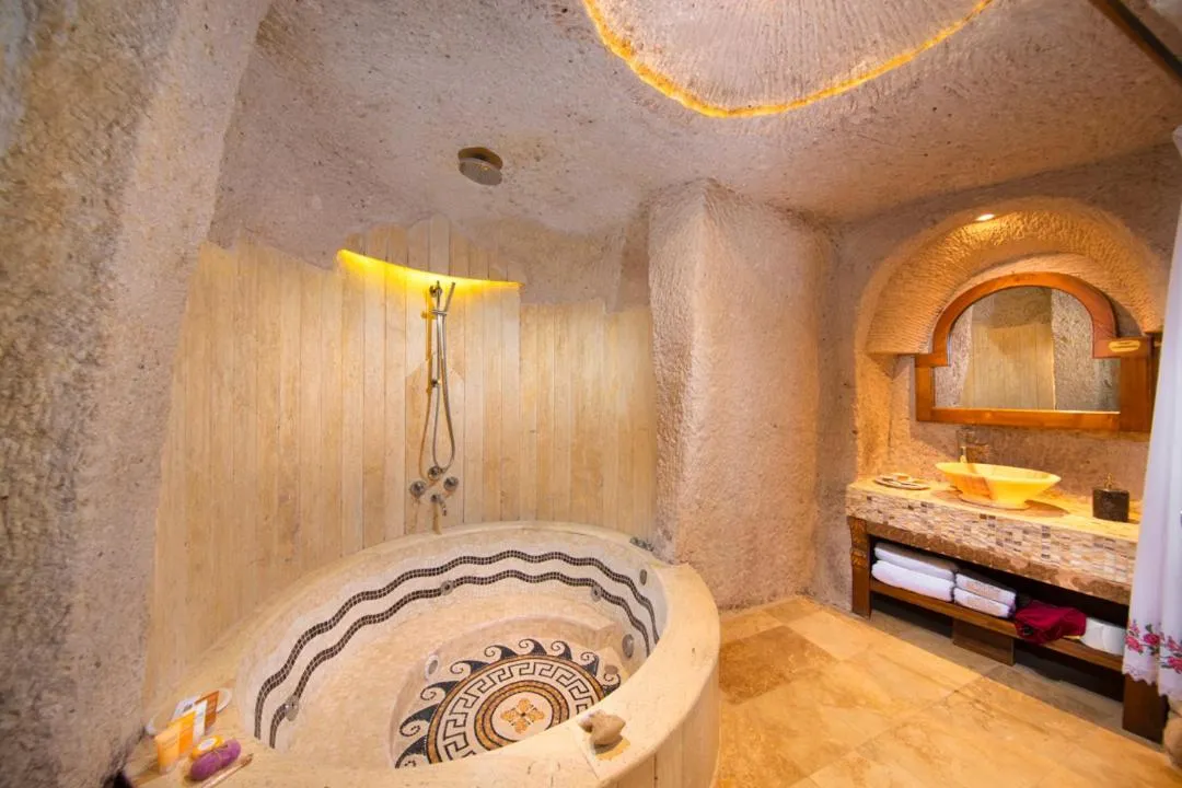 Hot Tub, Bed in Cappadocia Gamirasu Cave Hotel