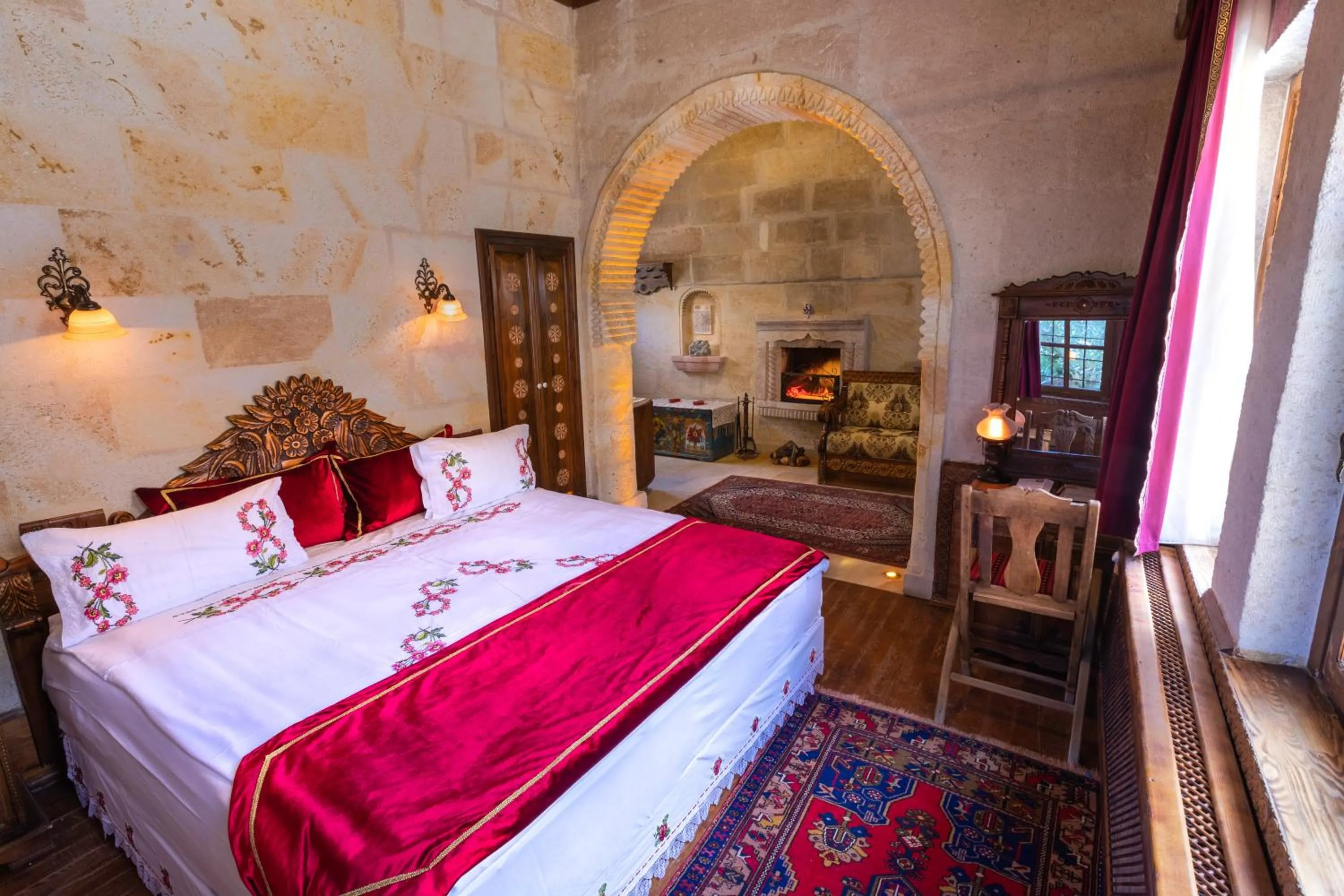 Photo of the whole room, Bed in Cappadocia Gamirasu Cave Hotel