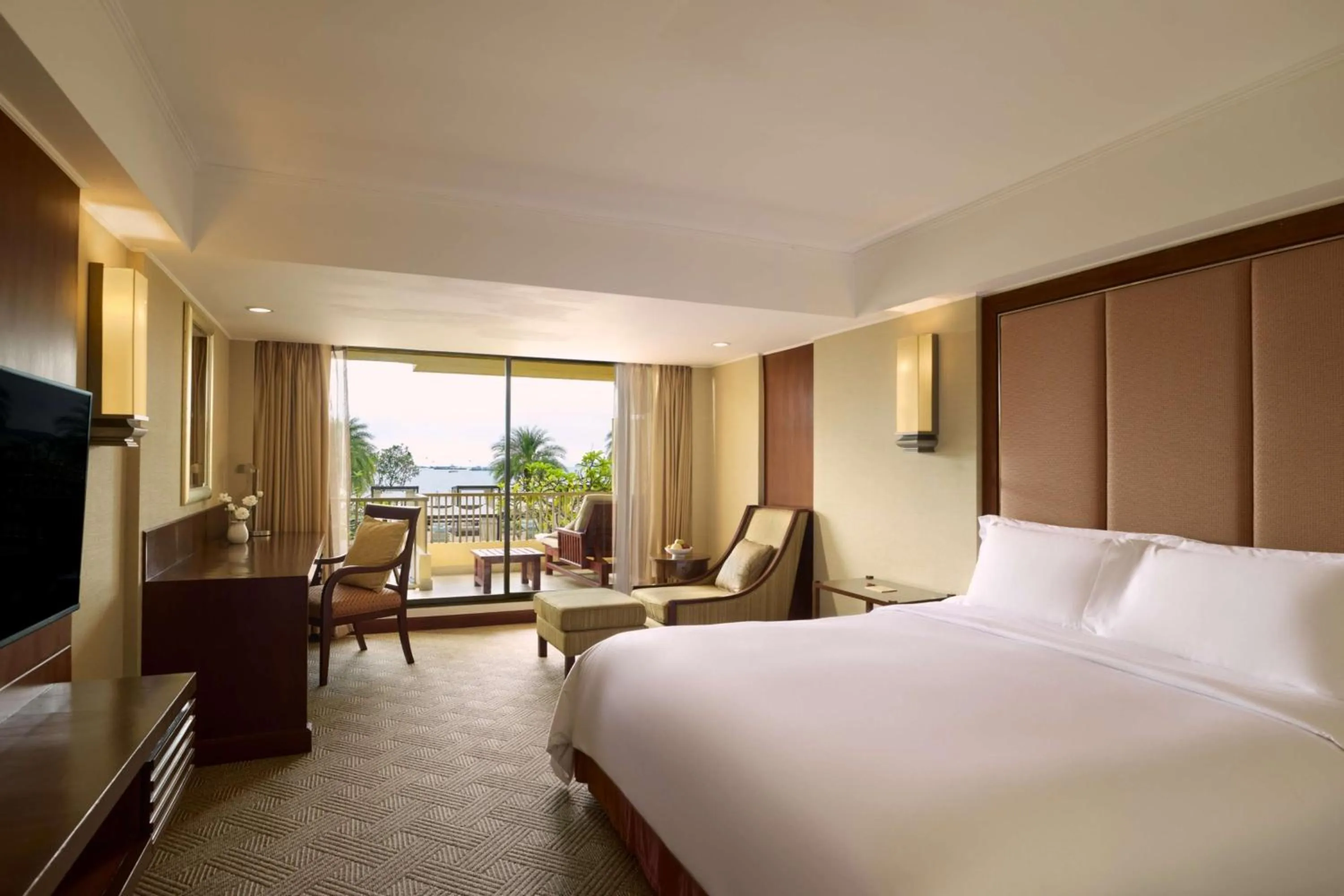 Bed in Dusit Thani Pattaya
