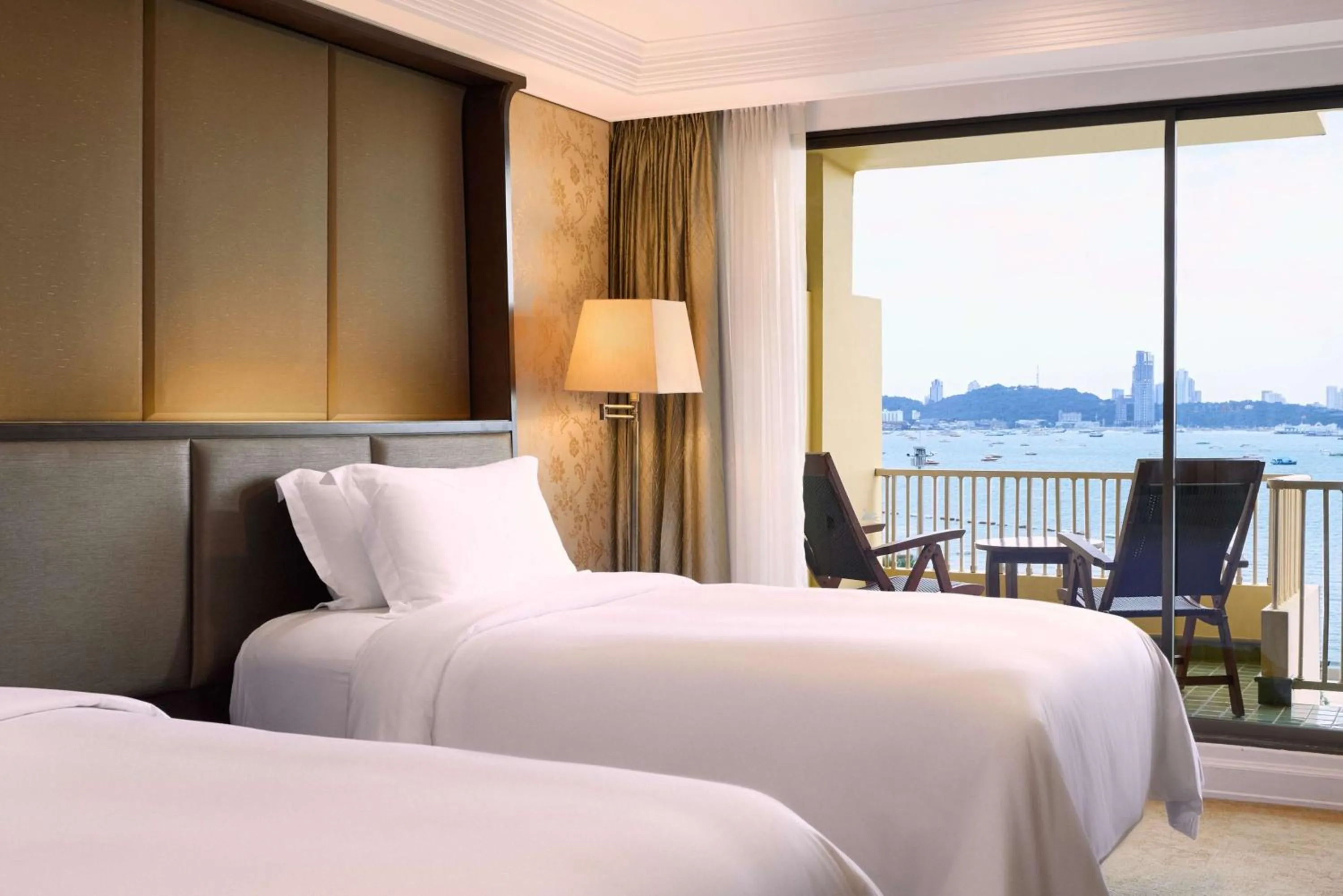 Bed in Dusit Thani Pattaya