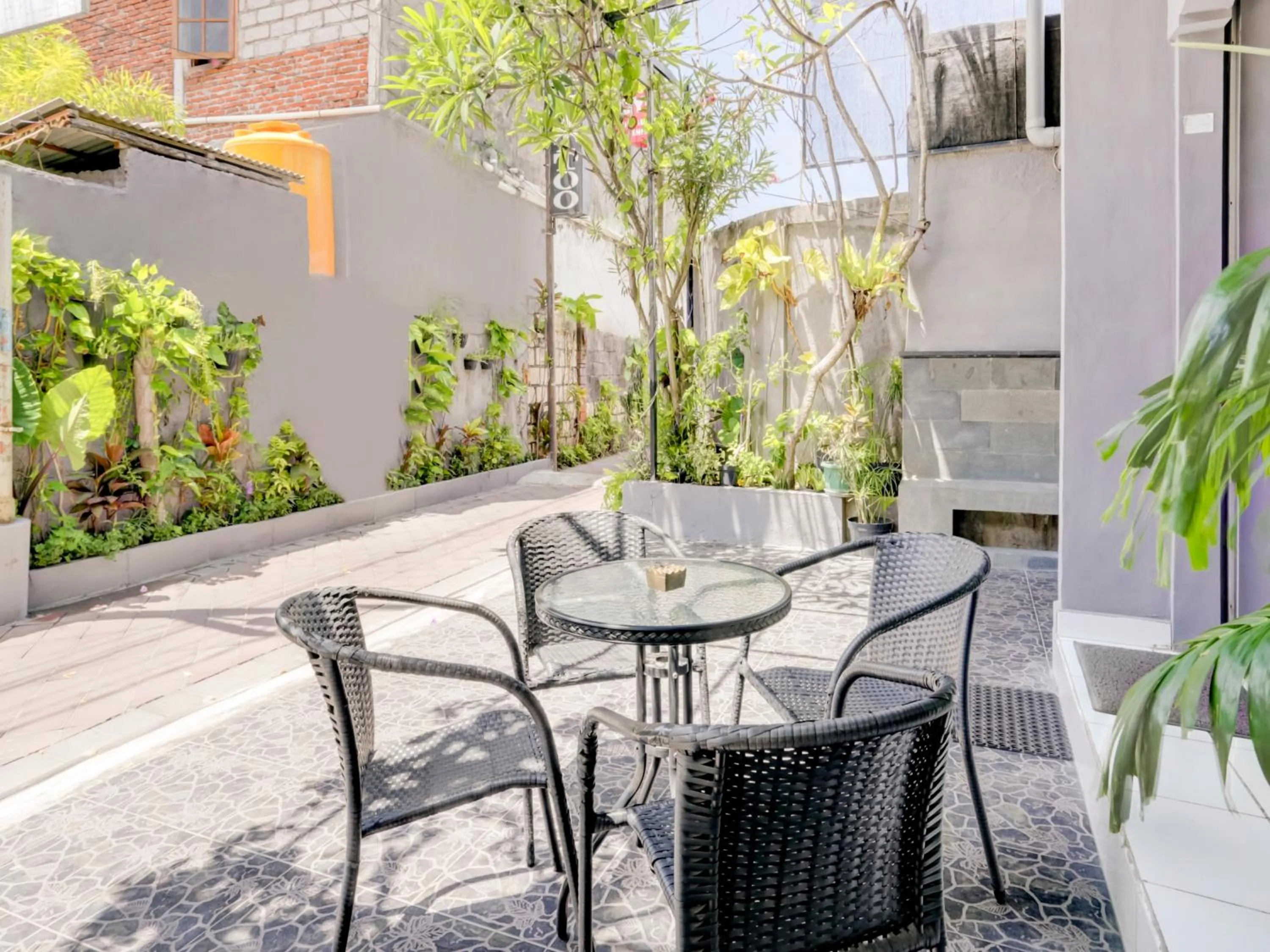 Area and facilities in Paradise Inn