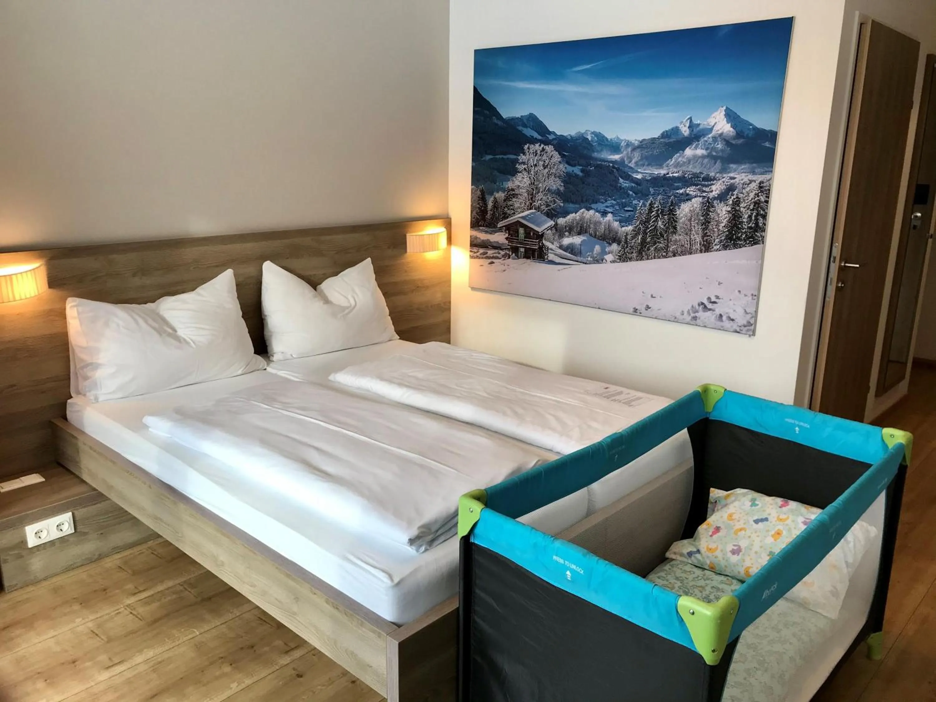 Bed in COOEE alpin Hotel Kitzbüheler Alpen
