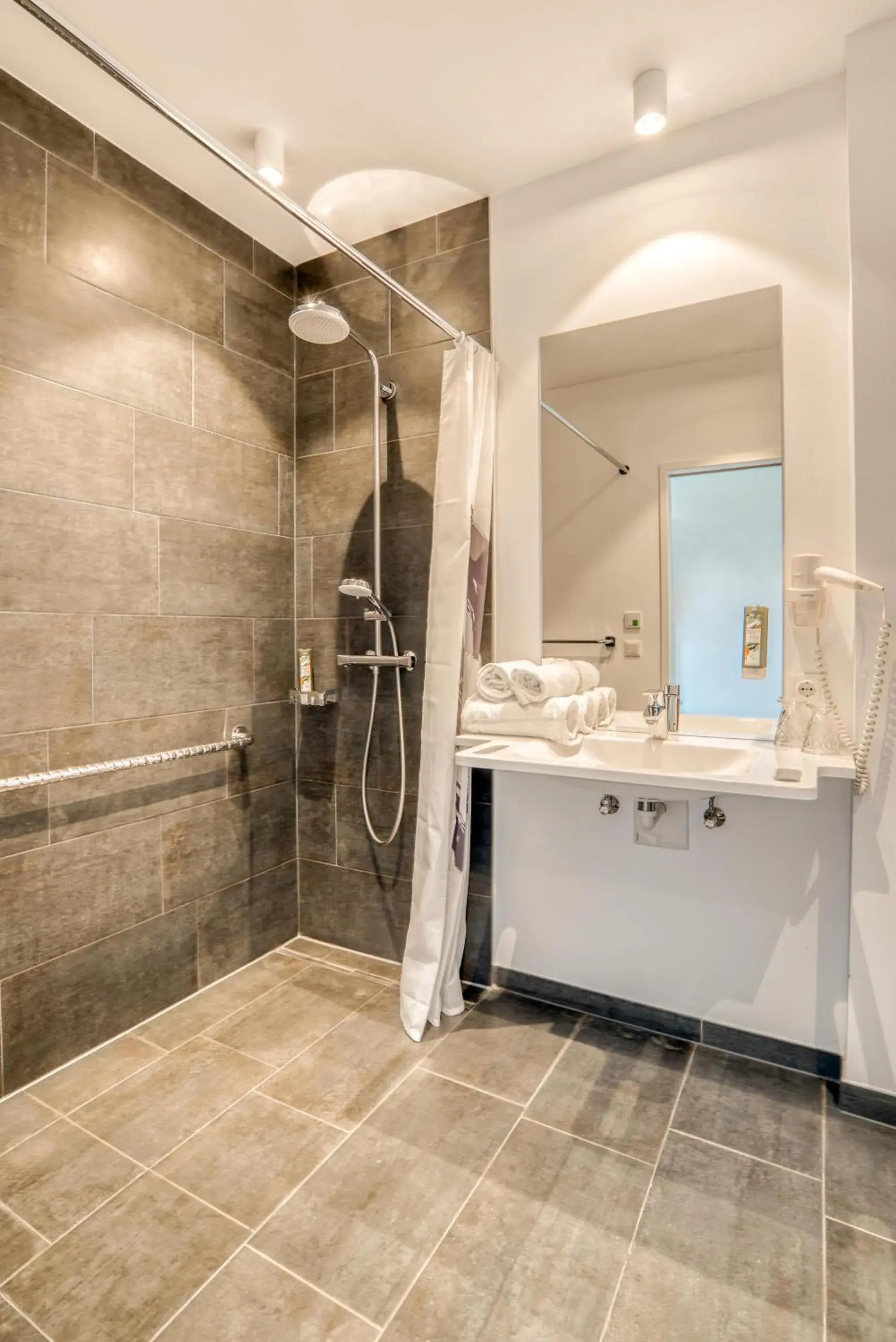 Double Room - Disability Access in COOEE alpin Hotel Kitzbüheler Alpen Double Room - Disability Access in COOEE alpin Hotel Kitzbüheler Alpen