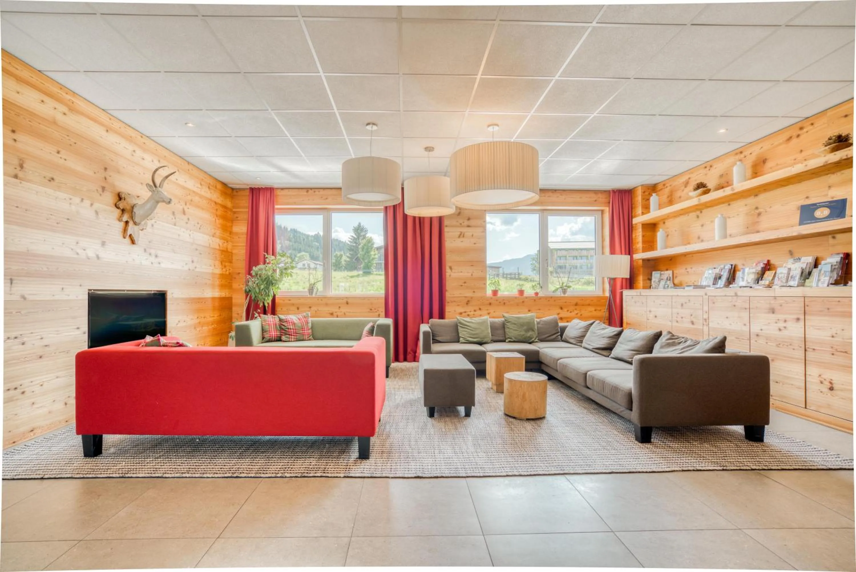 Lobby or reception in COOEE alpin Hotel Kitzbüheler Alpen