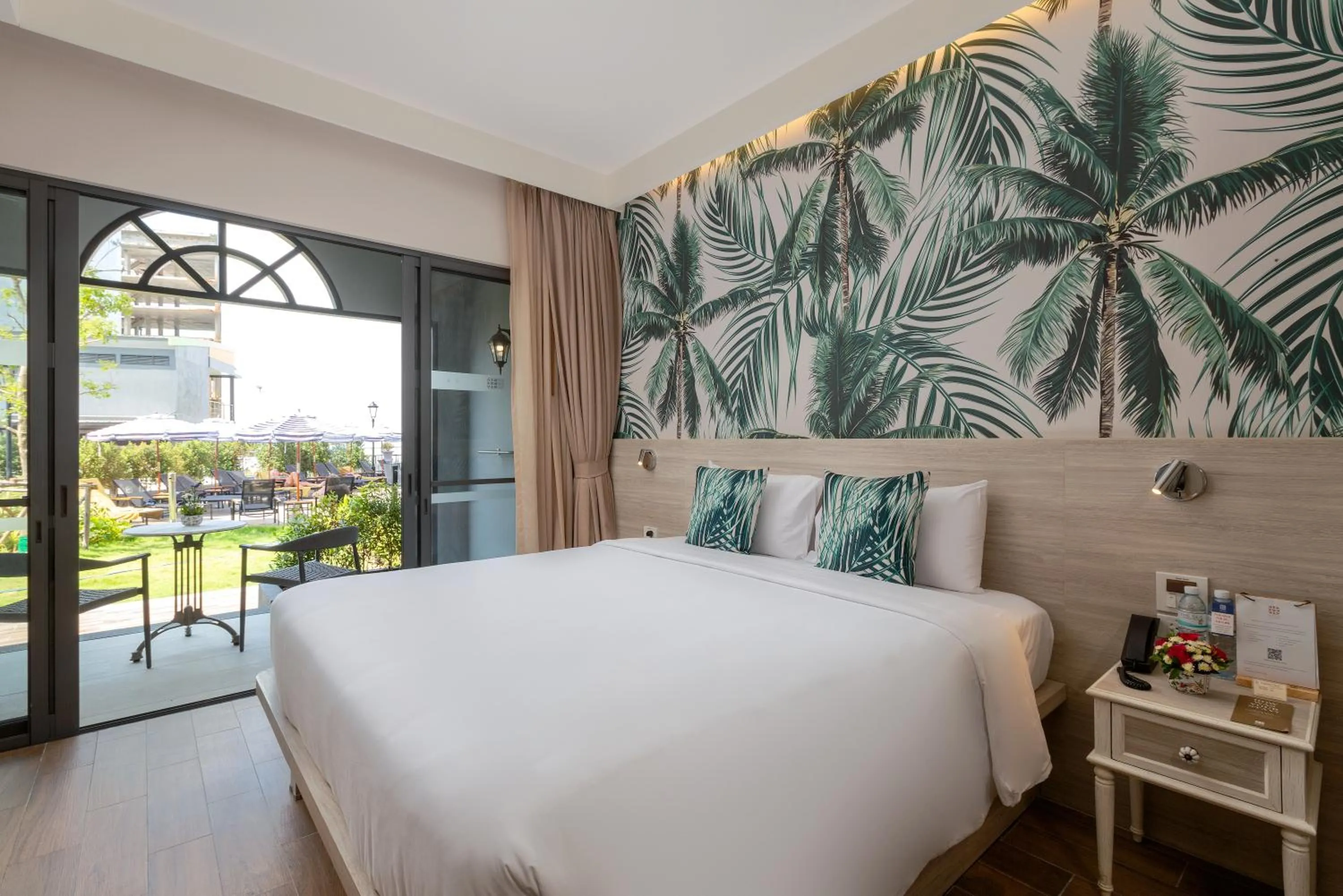 Bed in Sawaddi Patong Resort & Spa by Tolani