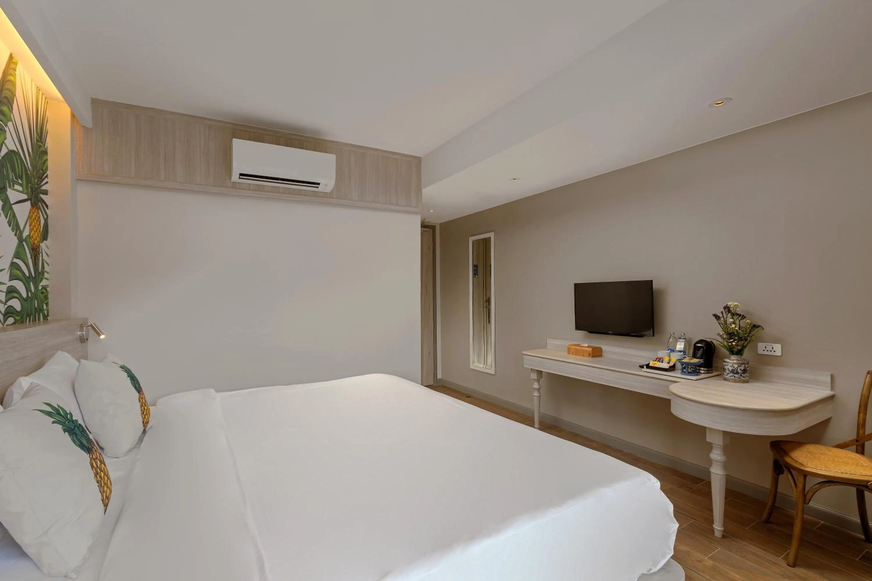 Photo of the whole room, Bed in Sawaddi Patong Resort & Spa by Tolani