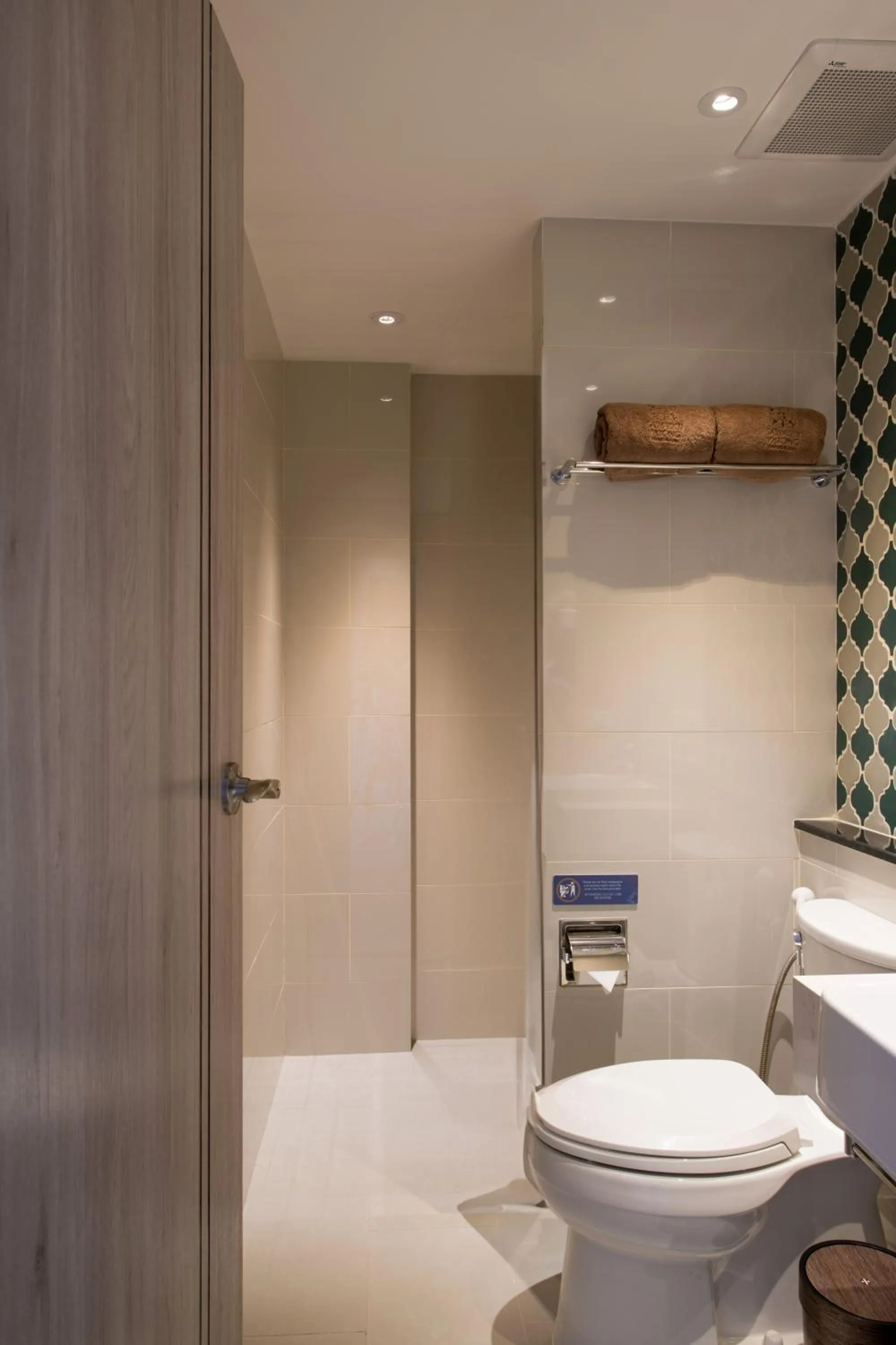 Shower in Sawaddi Patong Resort & Spa by Tolani