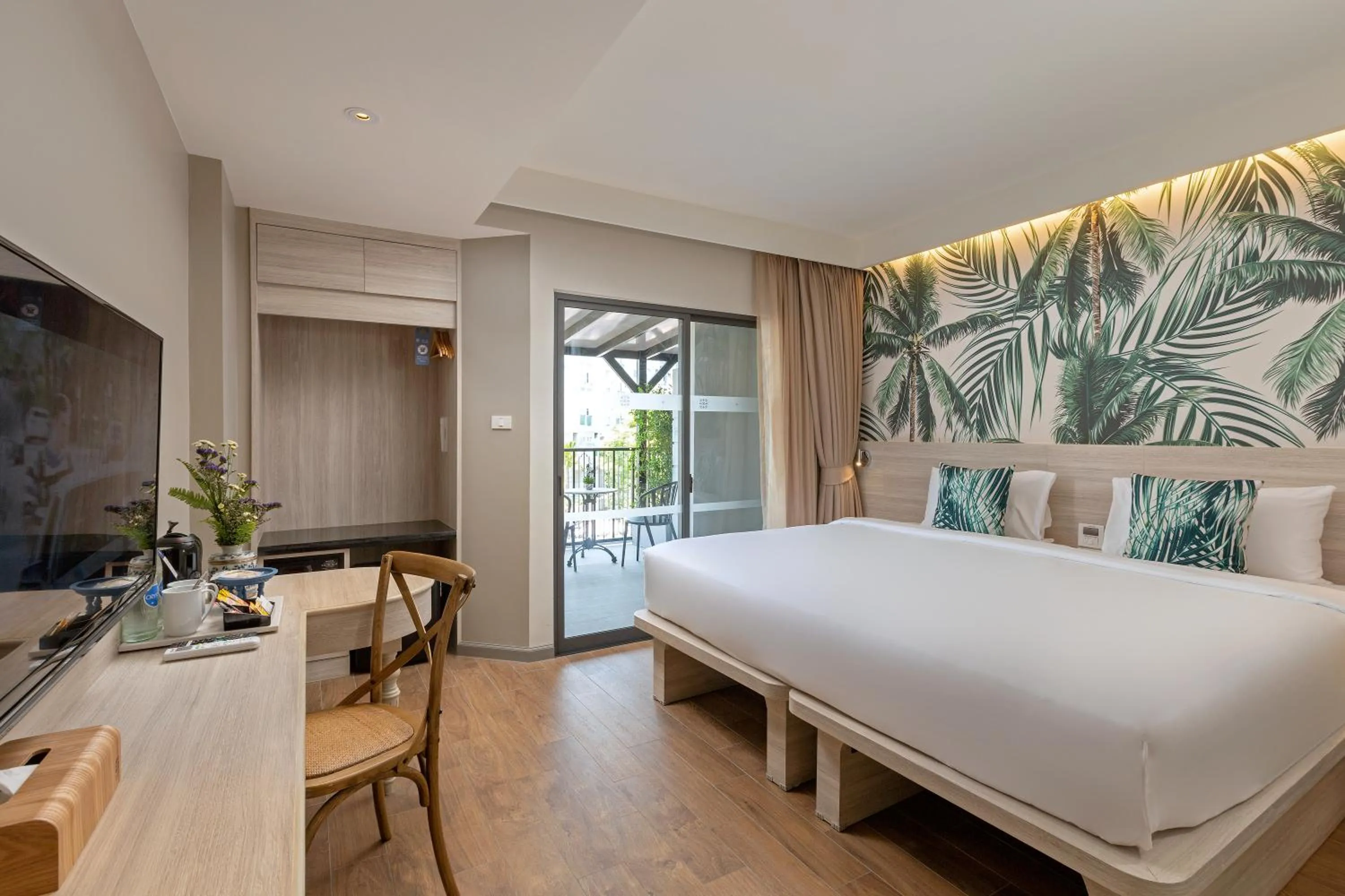 Balcony/Terrace, Bed in Sawaddi Patong Resort & Spa by Tolani