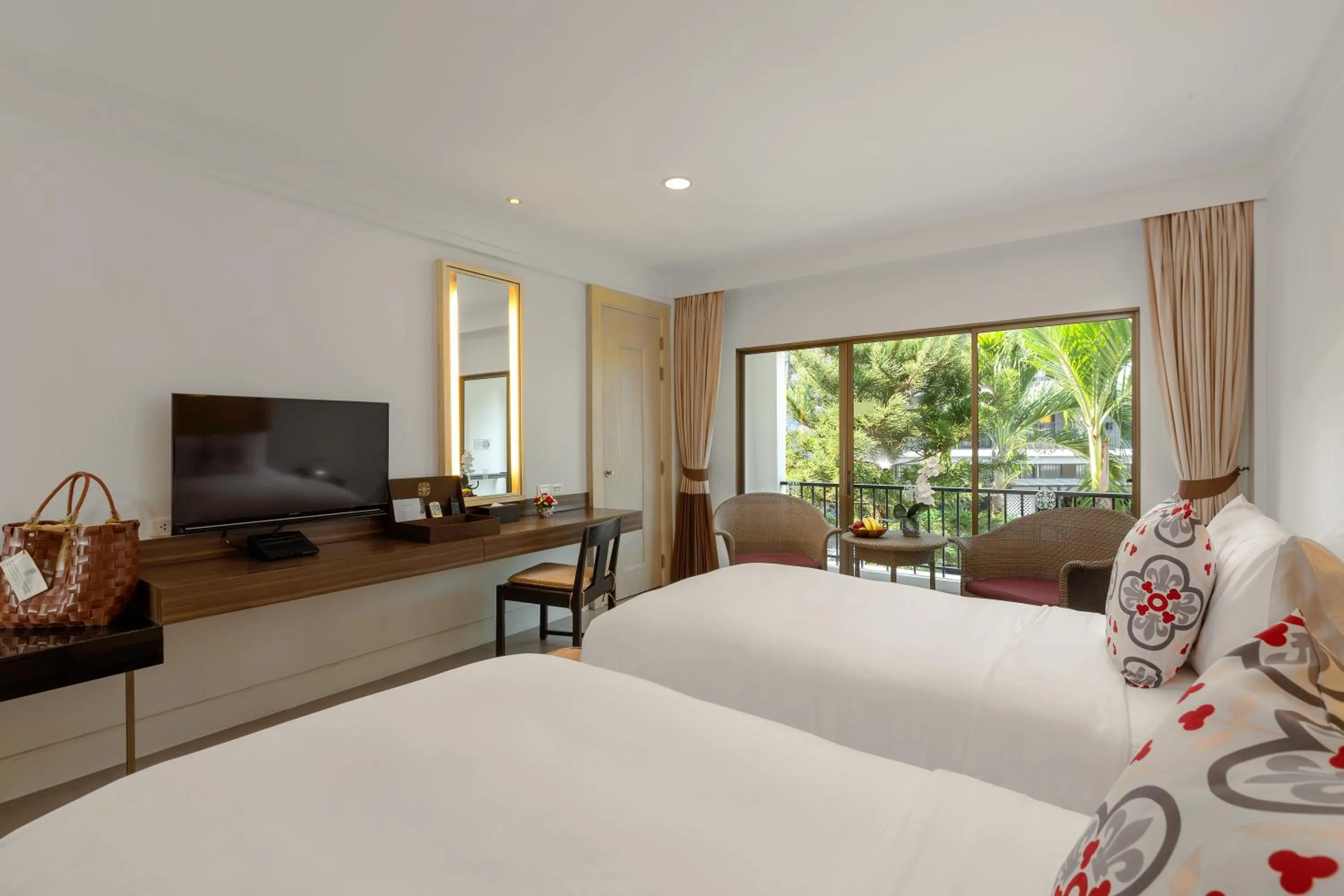 Balcony/Terrace, Bed in Sawaddi Patong Resort & Spa by Tolani