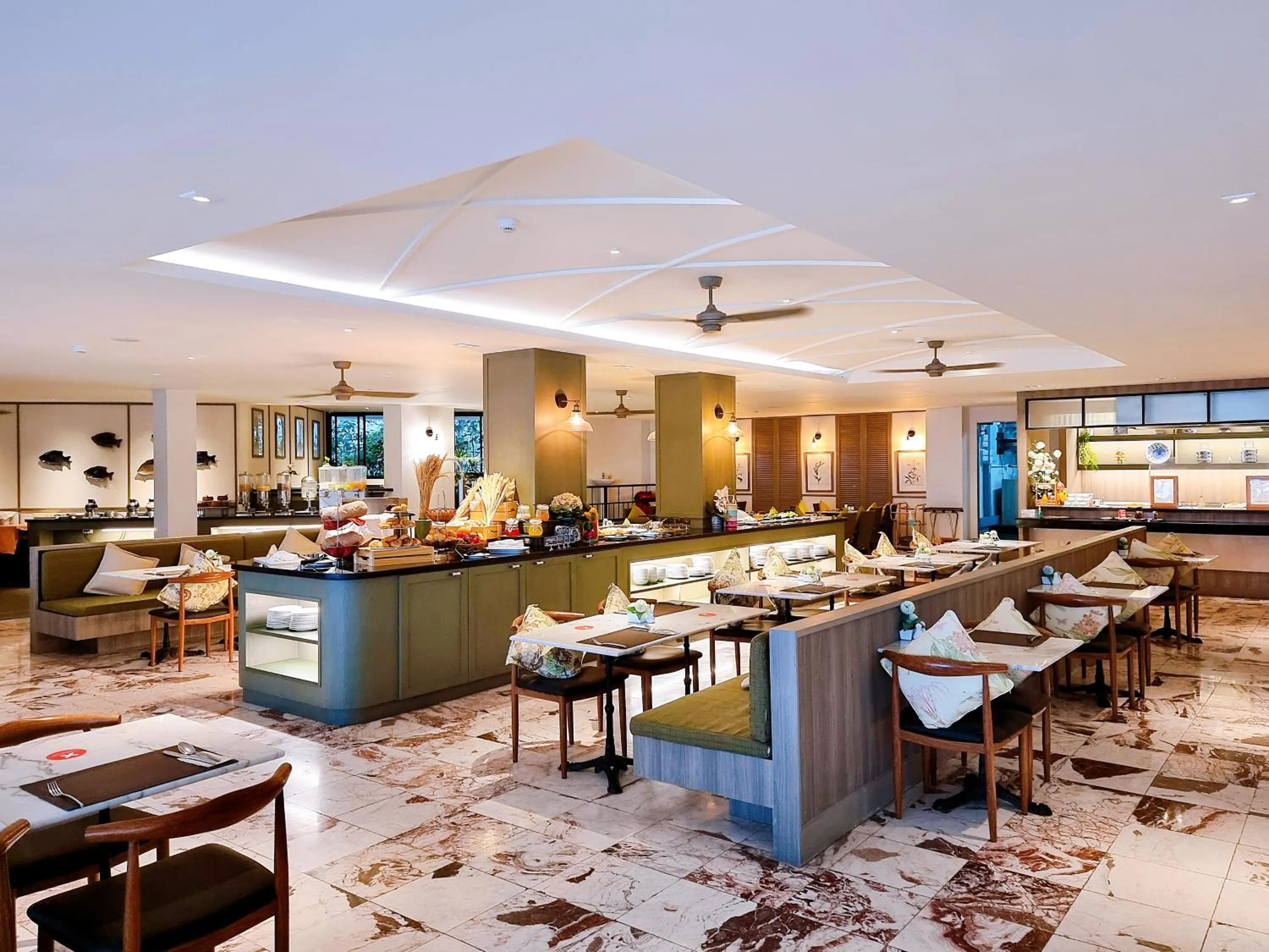 Restaurant/places to eat in Sawaddi Patong Resort & Spa by Tolani