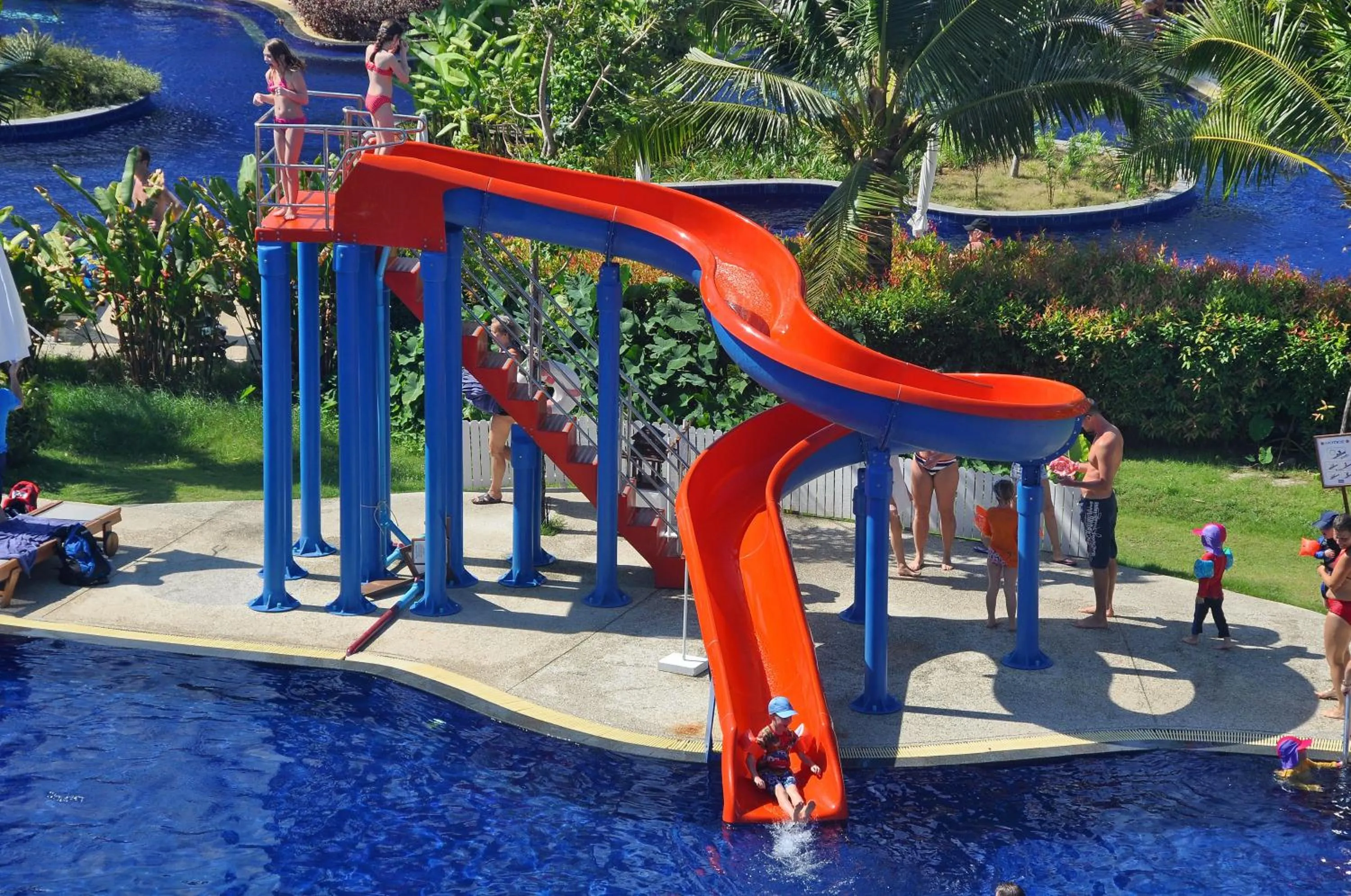 Swimming pool in Sunwing Kamala Beach