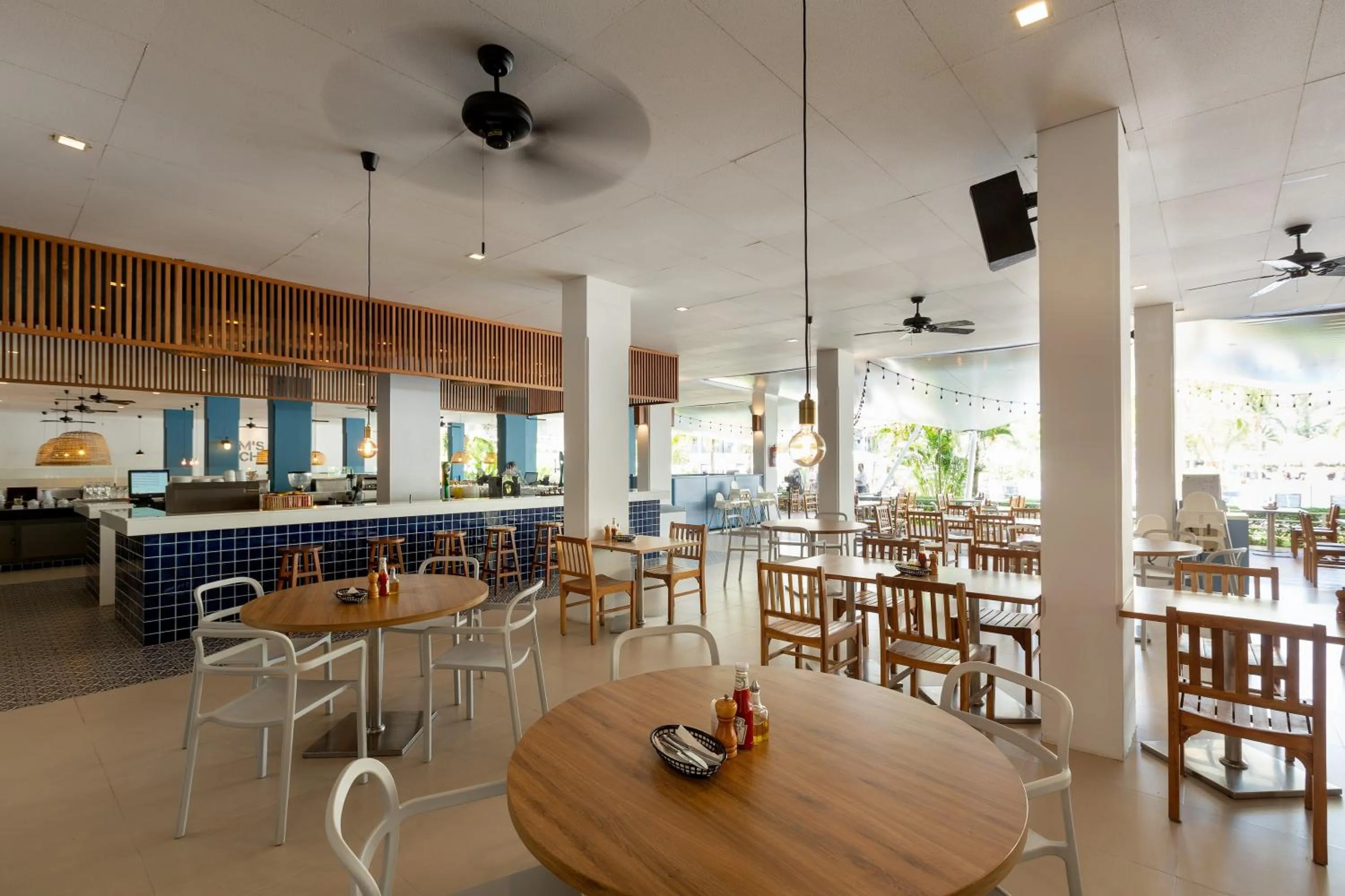 Restaurant/places to eat in Sunwing Kamala Beach