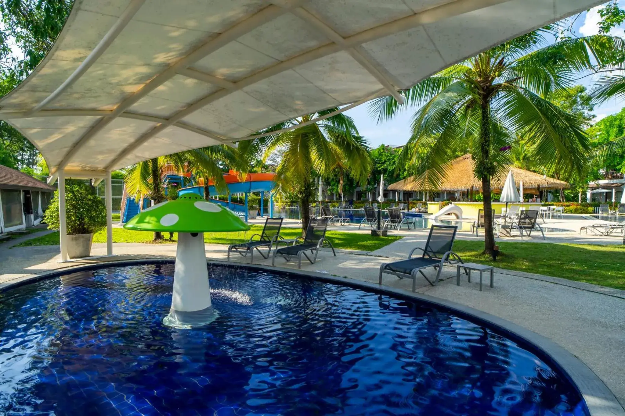 Swimming pool in Sunwing Kamala Beach Swimming pool in Sunwing Kamala Beach