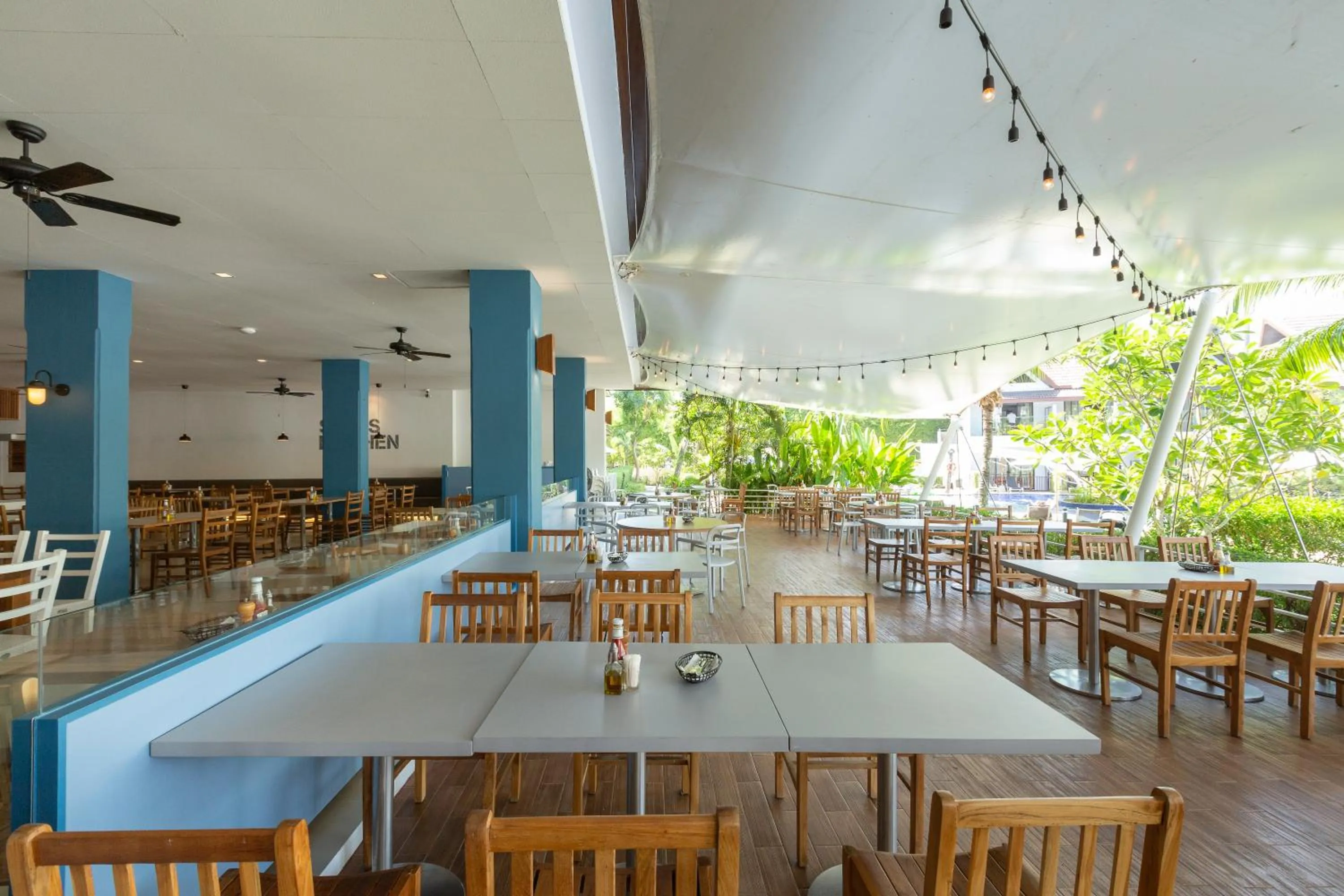 Restaurant/places to eat in Sunwing Kamala Beach