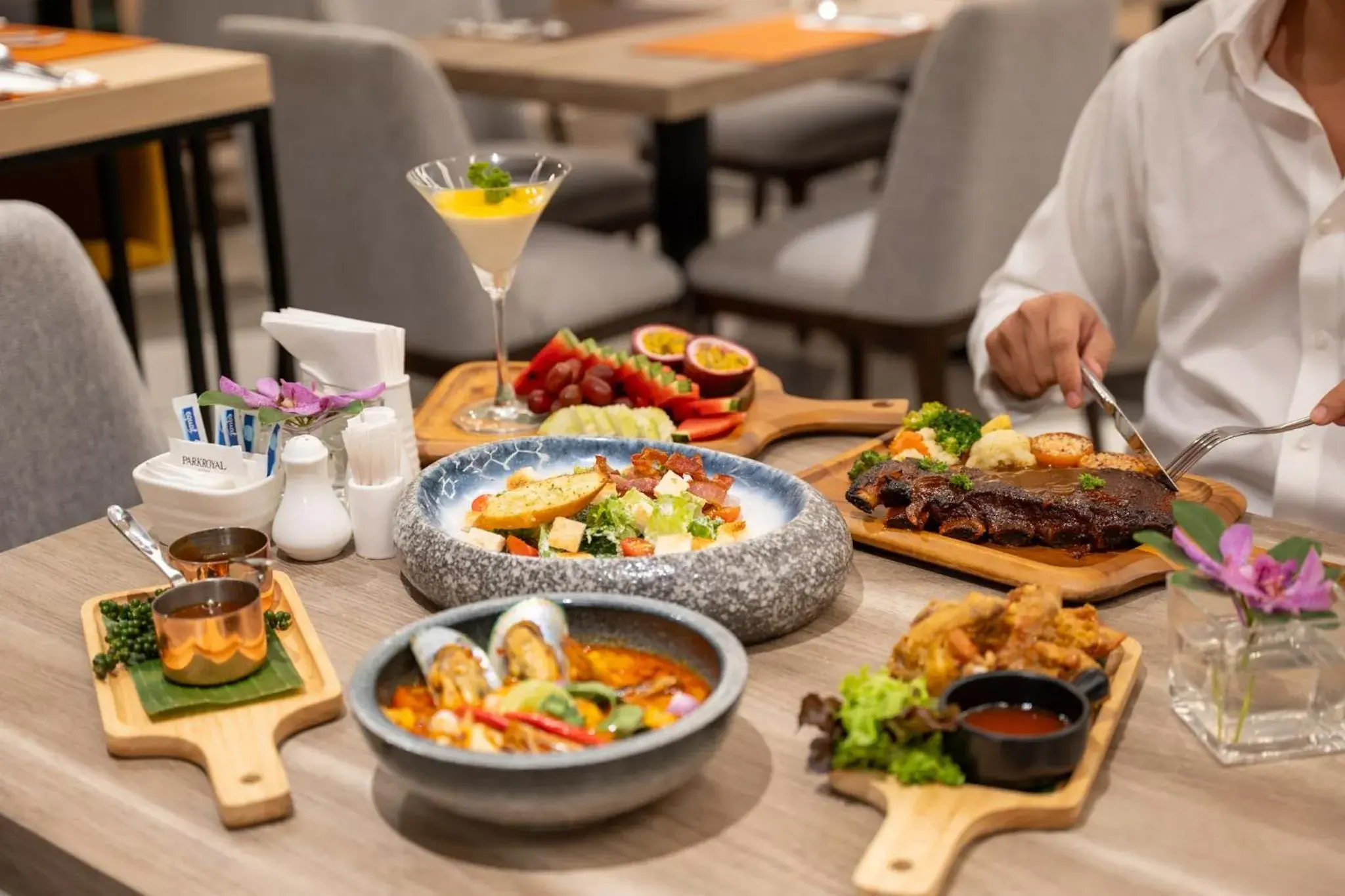 Restaurant/places to eat in PARKROYAL Suites Bangkok Restaurant/places to eat in PARKROYAL Suites Bangkok