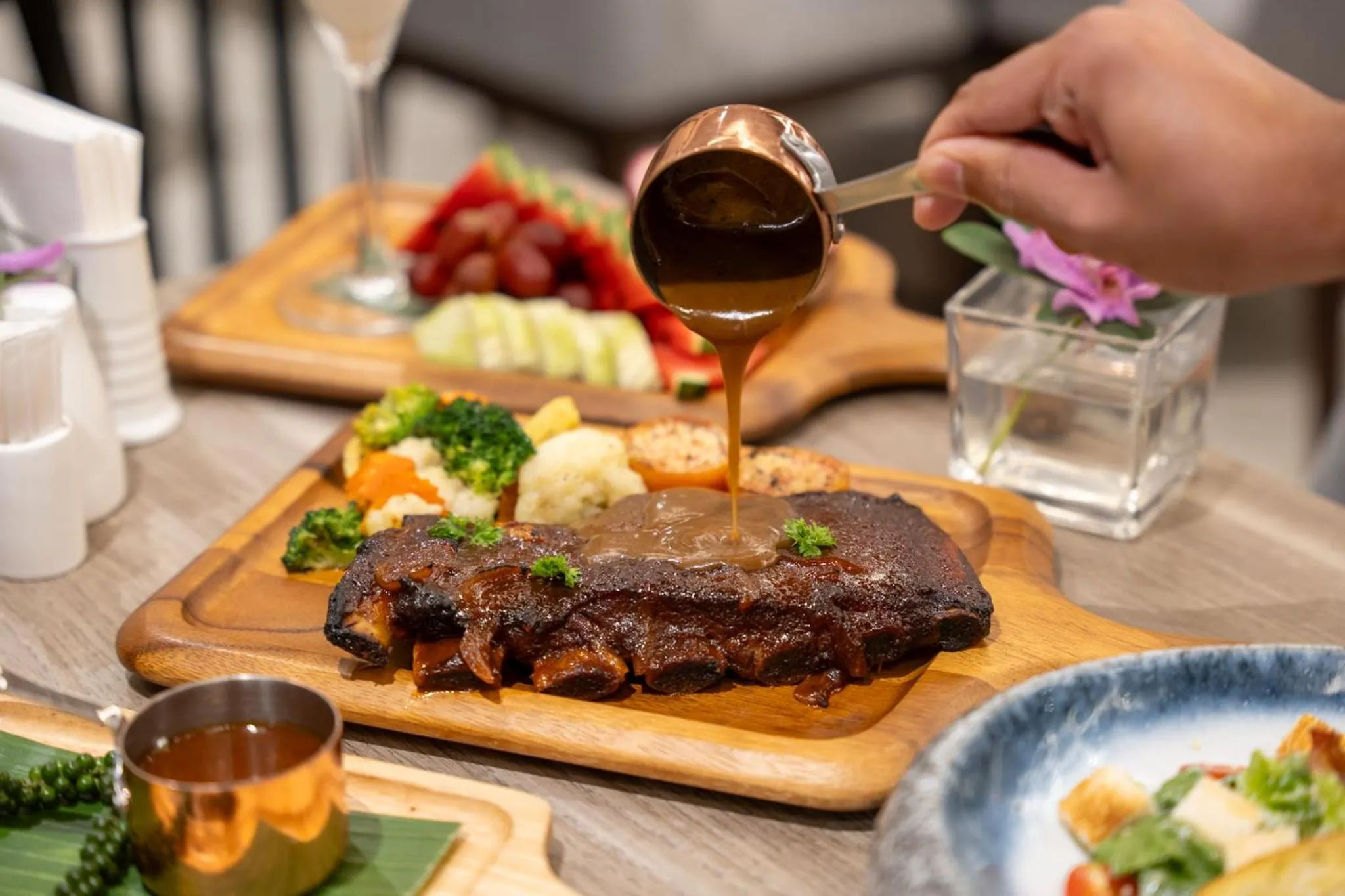 Restaurant/places to eat in PARKROYAL Suites Bangkok