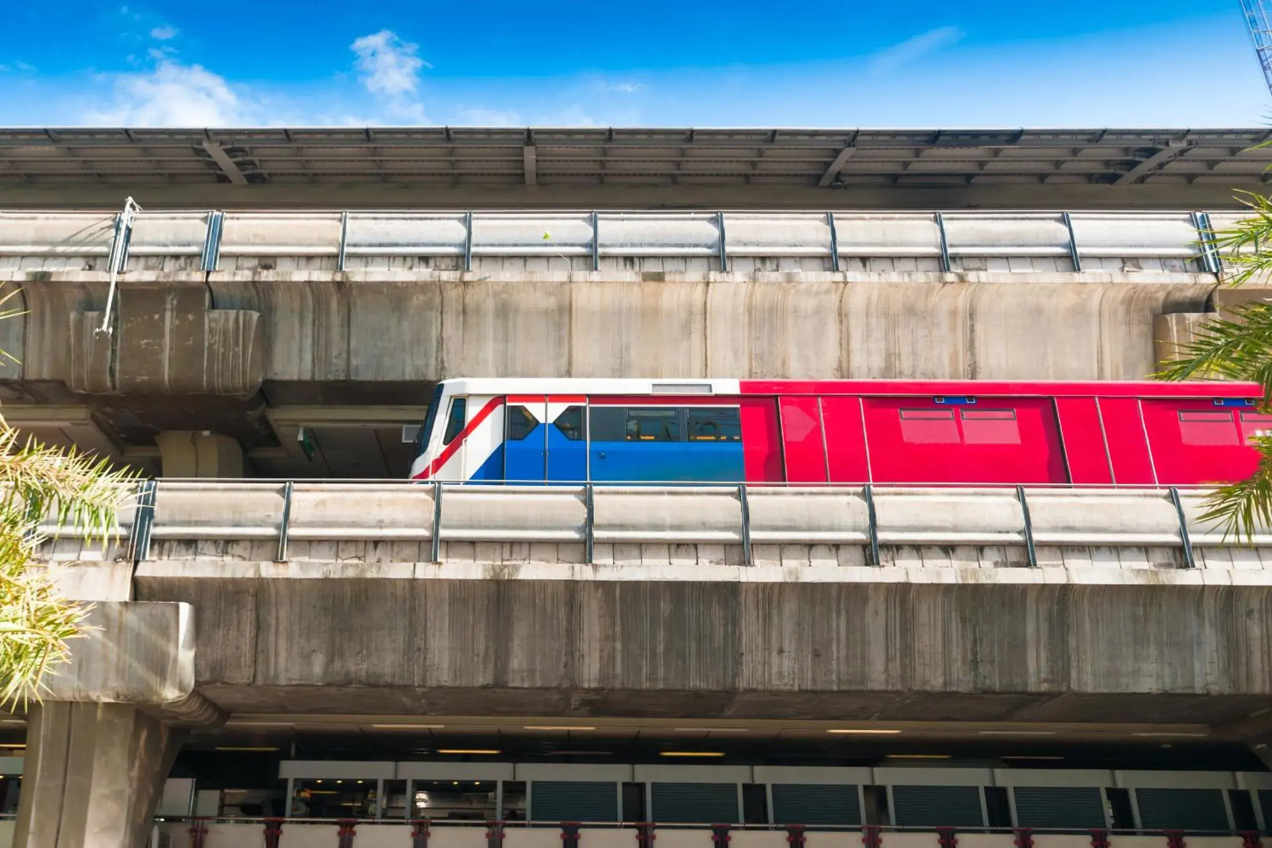 Facade/entrance in PARKROYAL Suites Bangkok Facade/entrance in PARKROYAL Suites Bangkok