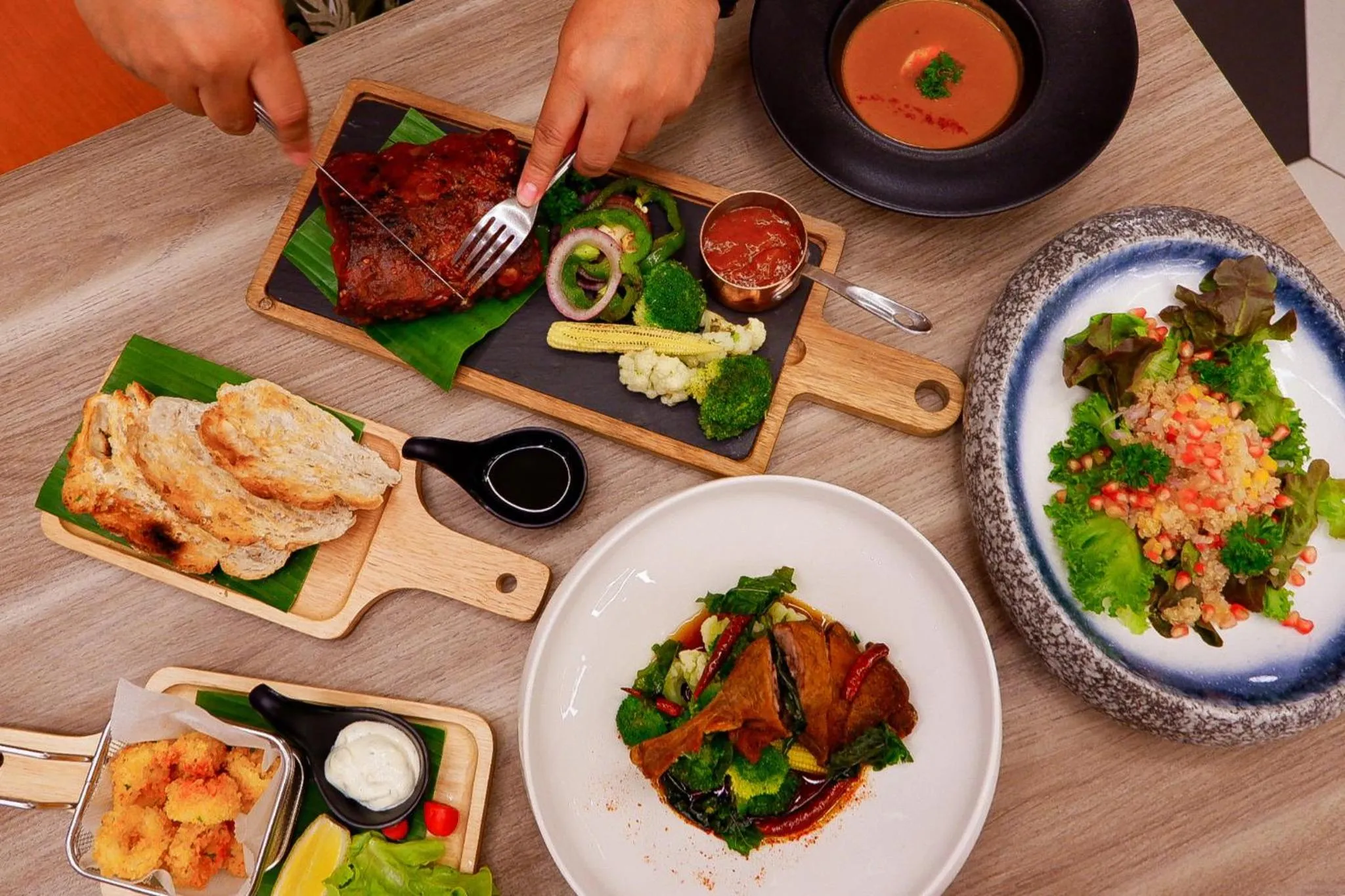 Restaurant/places to eat in PARKROYAL Suites Bangkok