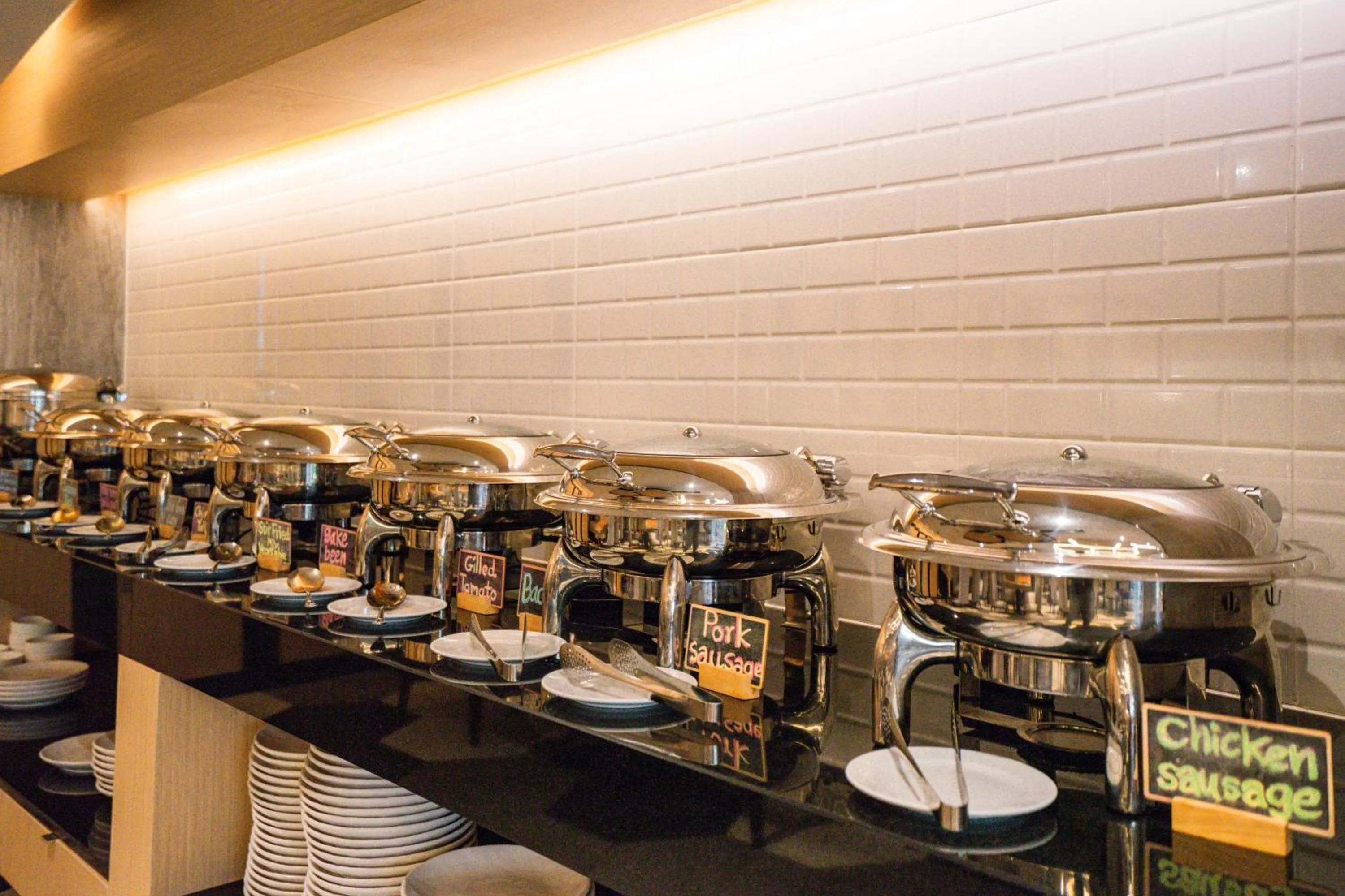 Restaurant/places to eat in PARKROYAL Suites Bangkok