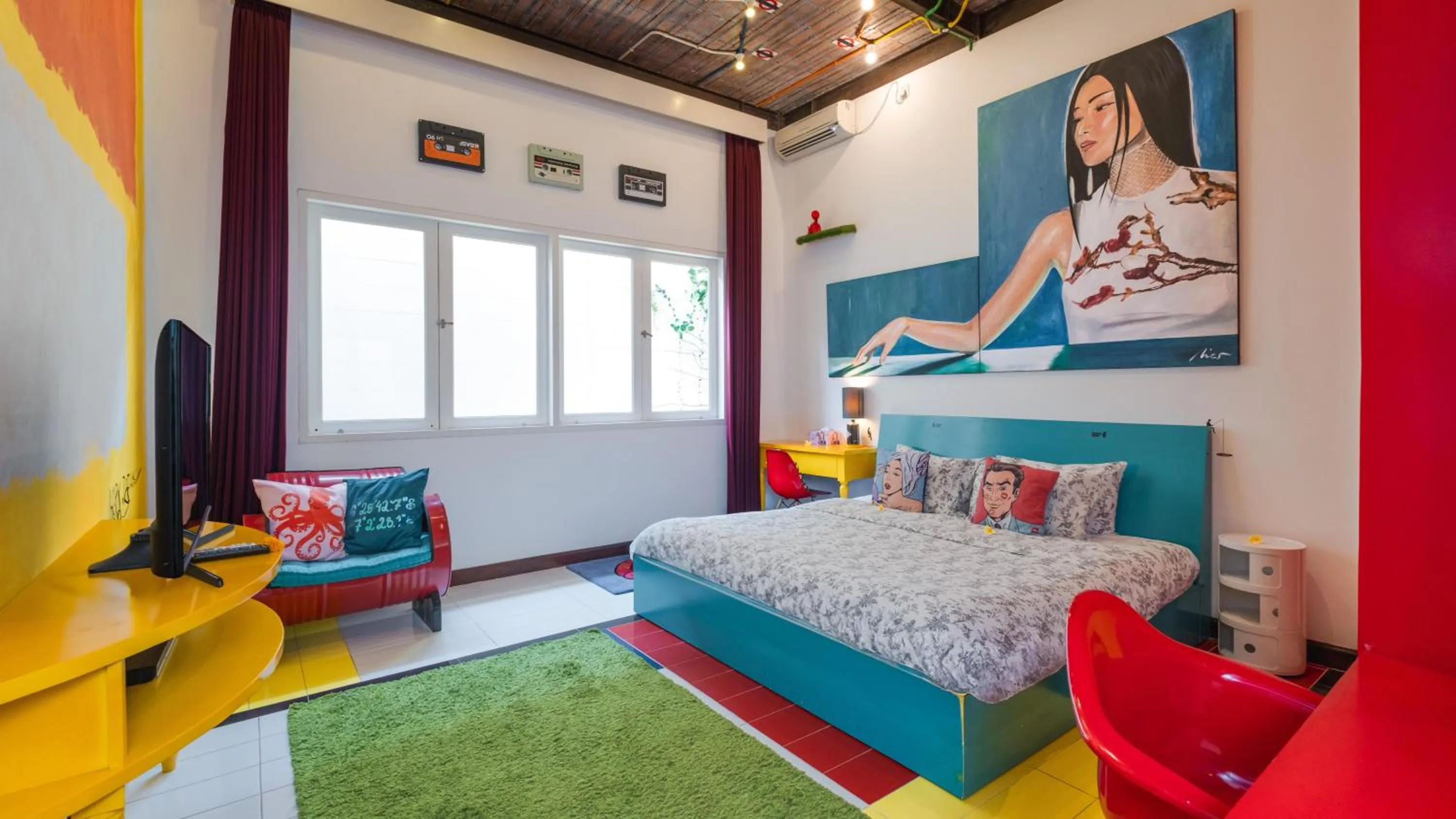 Bed in NicoNico Mansion by Villa Finder