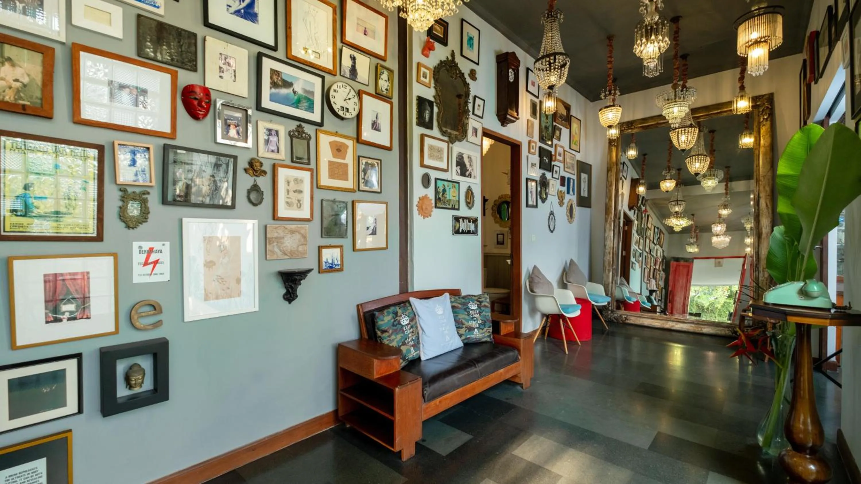 Living room in NicoNico Mansion by Villa Finder