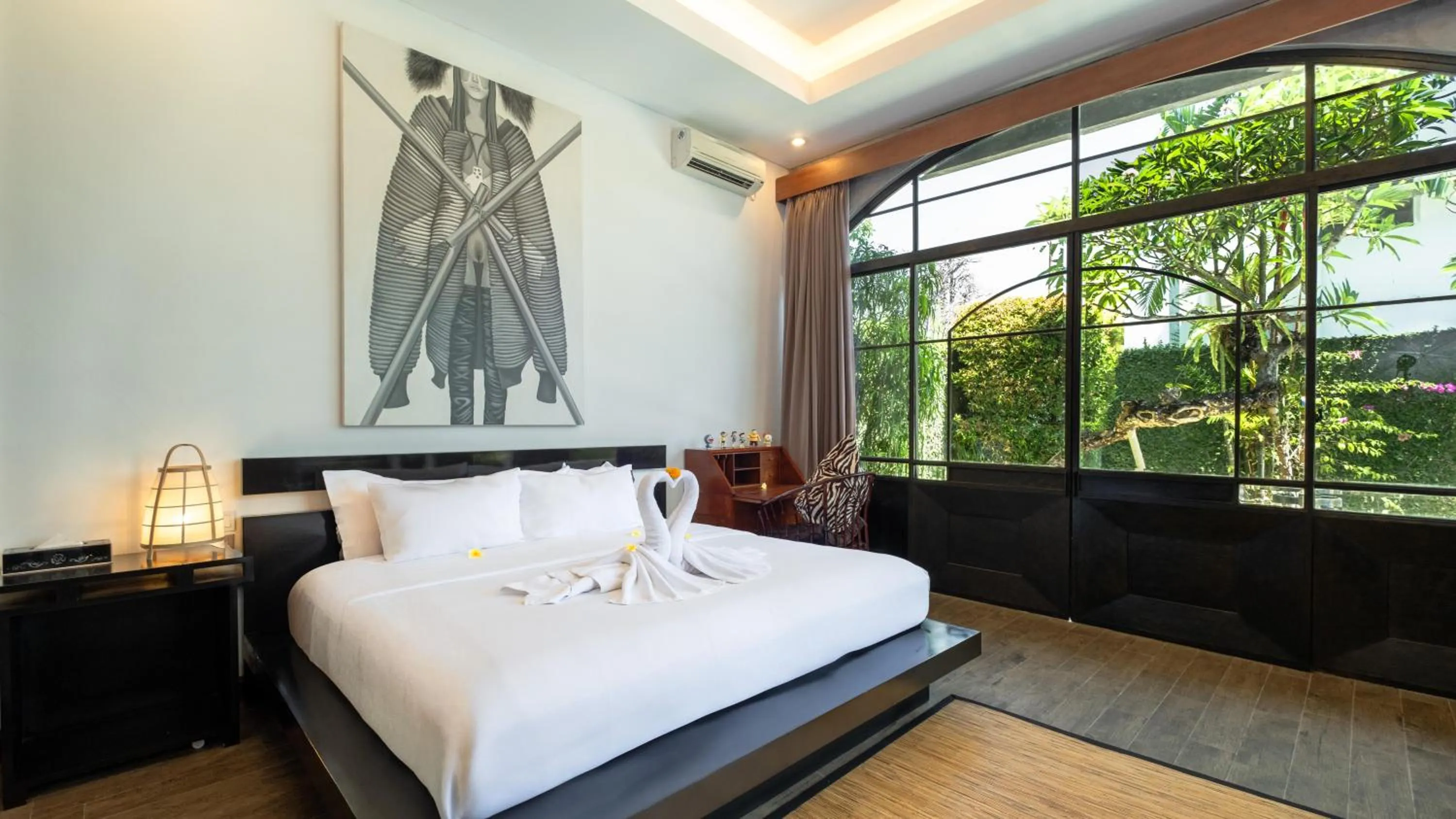 Bed in NicoNico Mansion by Villa Finder