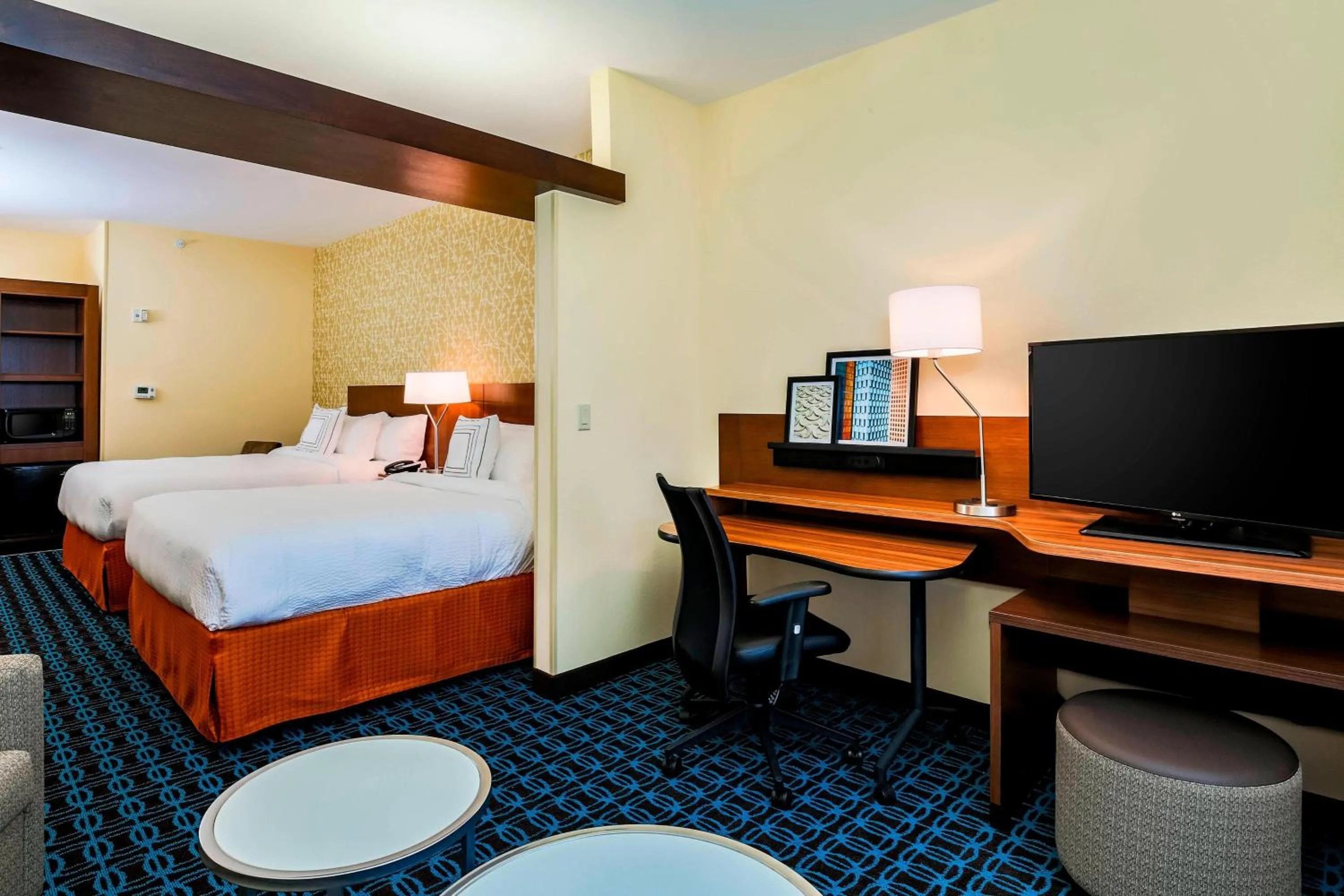 Photo of the whole room, Bed in Fairfield Inn & Suites by Marriott Snyder