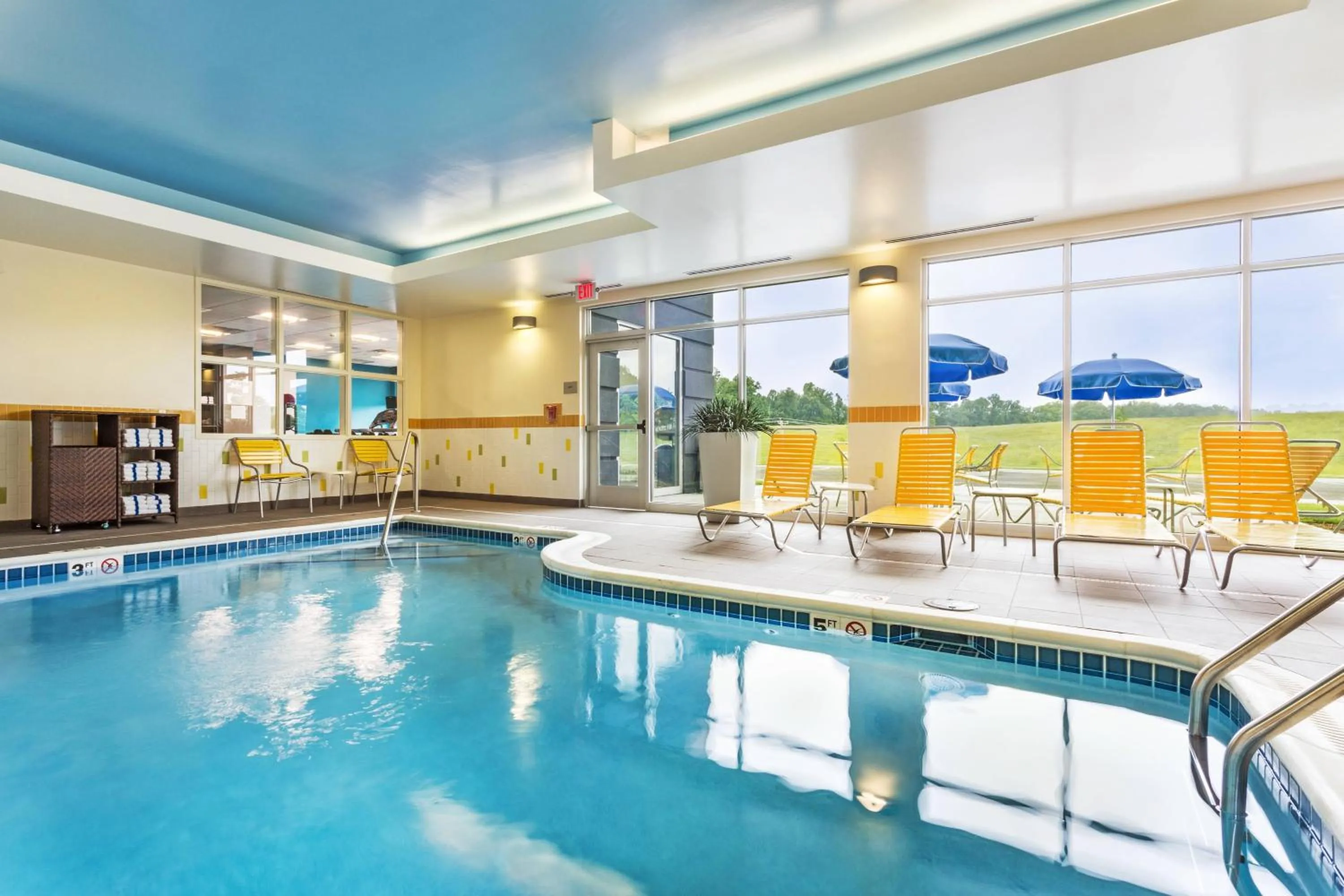 Swimming pool in Fairfield Inn & Suites by Marriott Johnson City