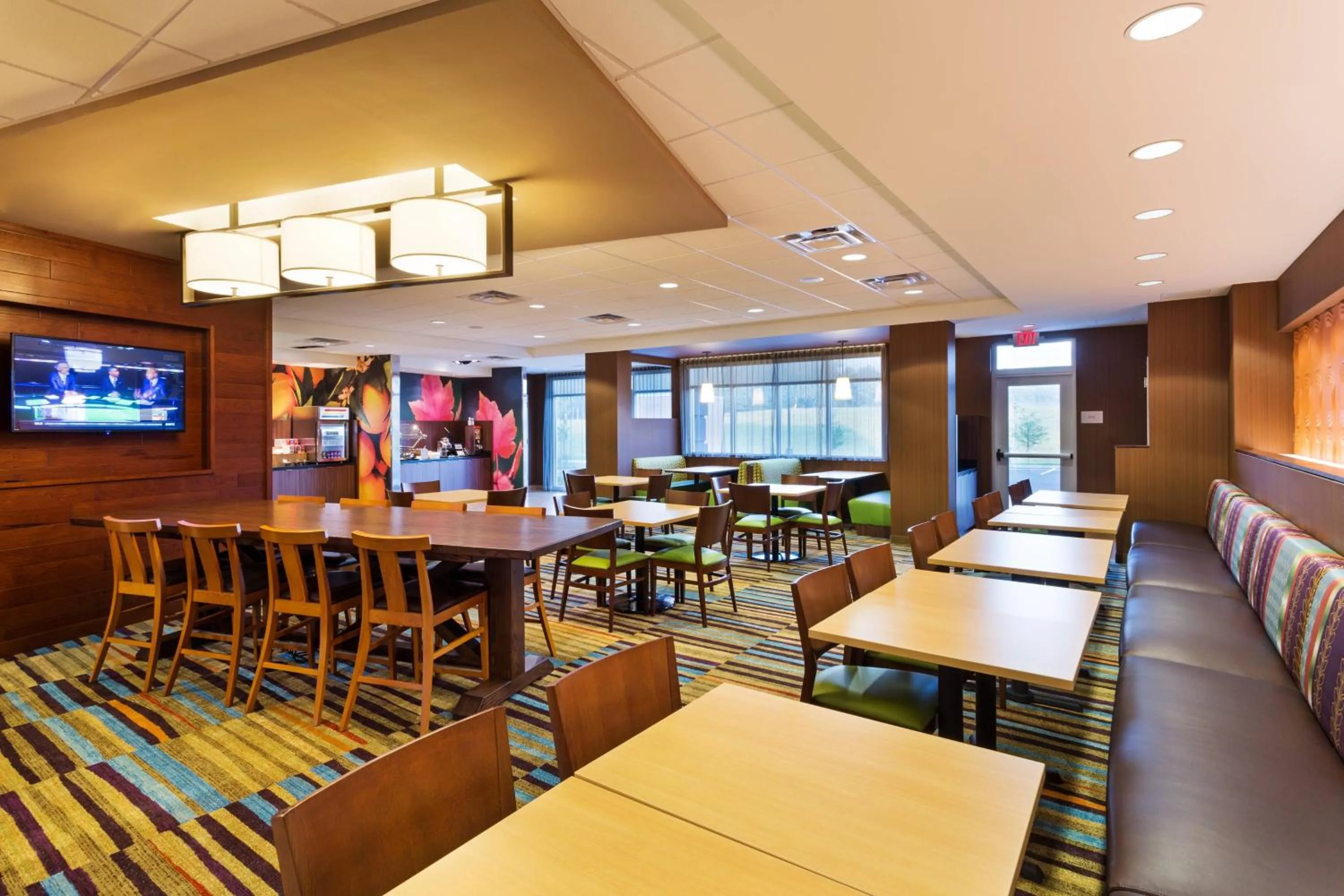Breakfast in Fairfield Inn & Suites by Marriott Johnson City
